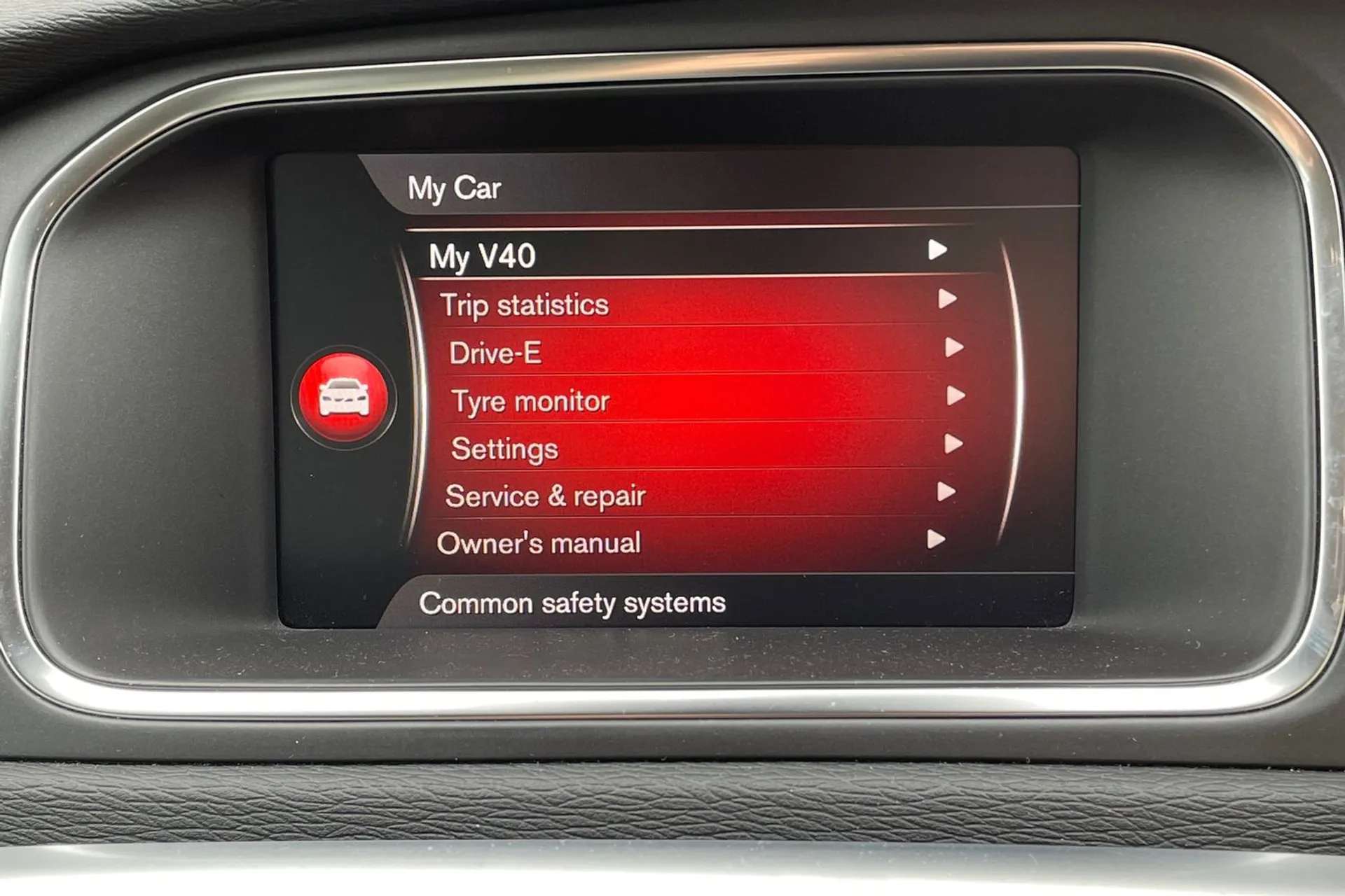 2019 VOLVO V40 2019 VOLVO V40