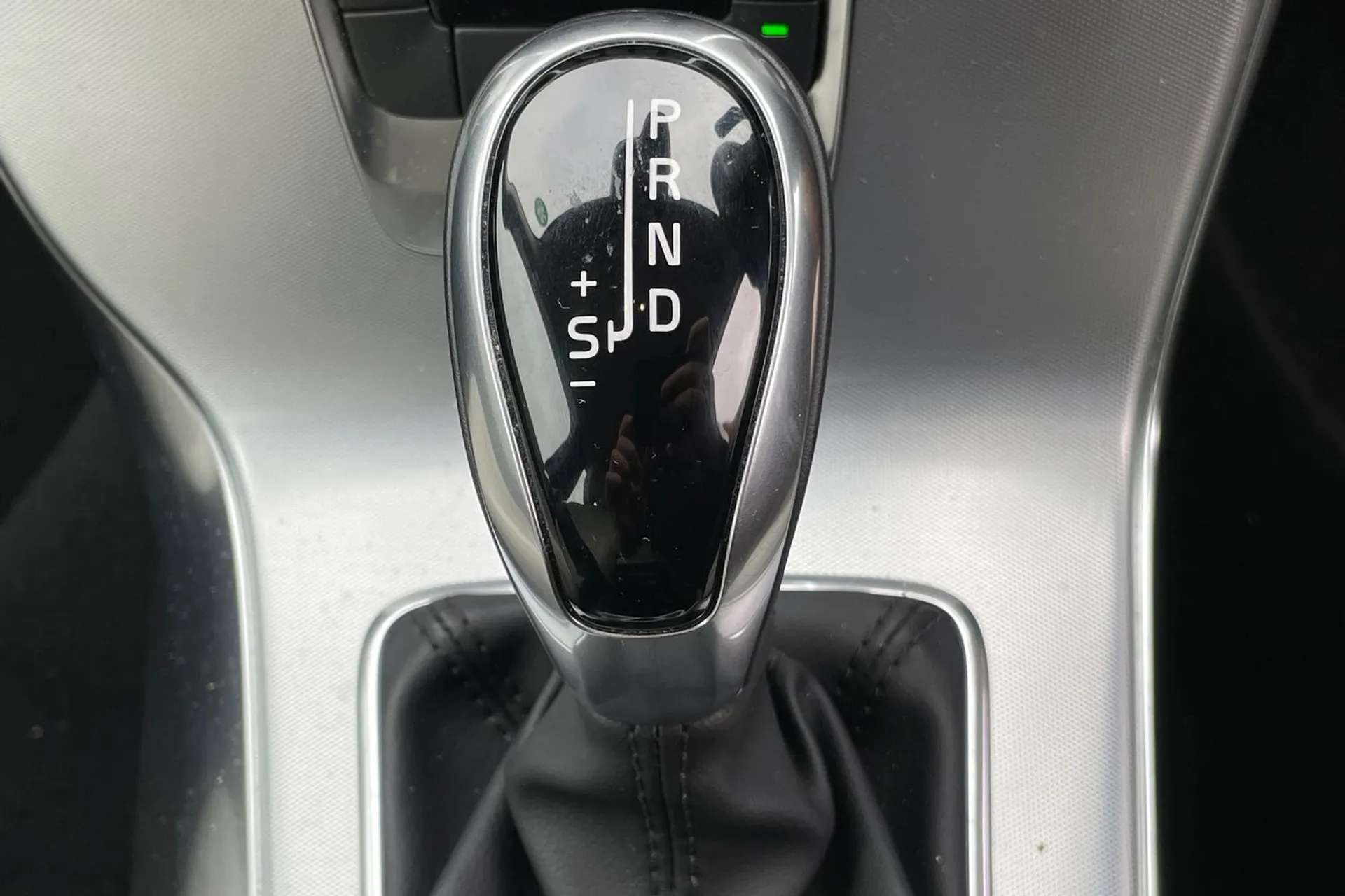 2019 VOLVO V40 2019 VOLVO V40