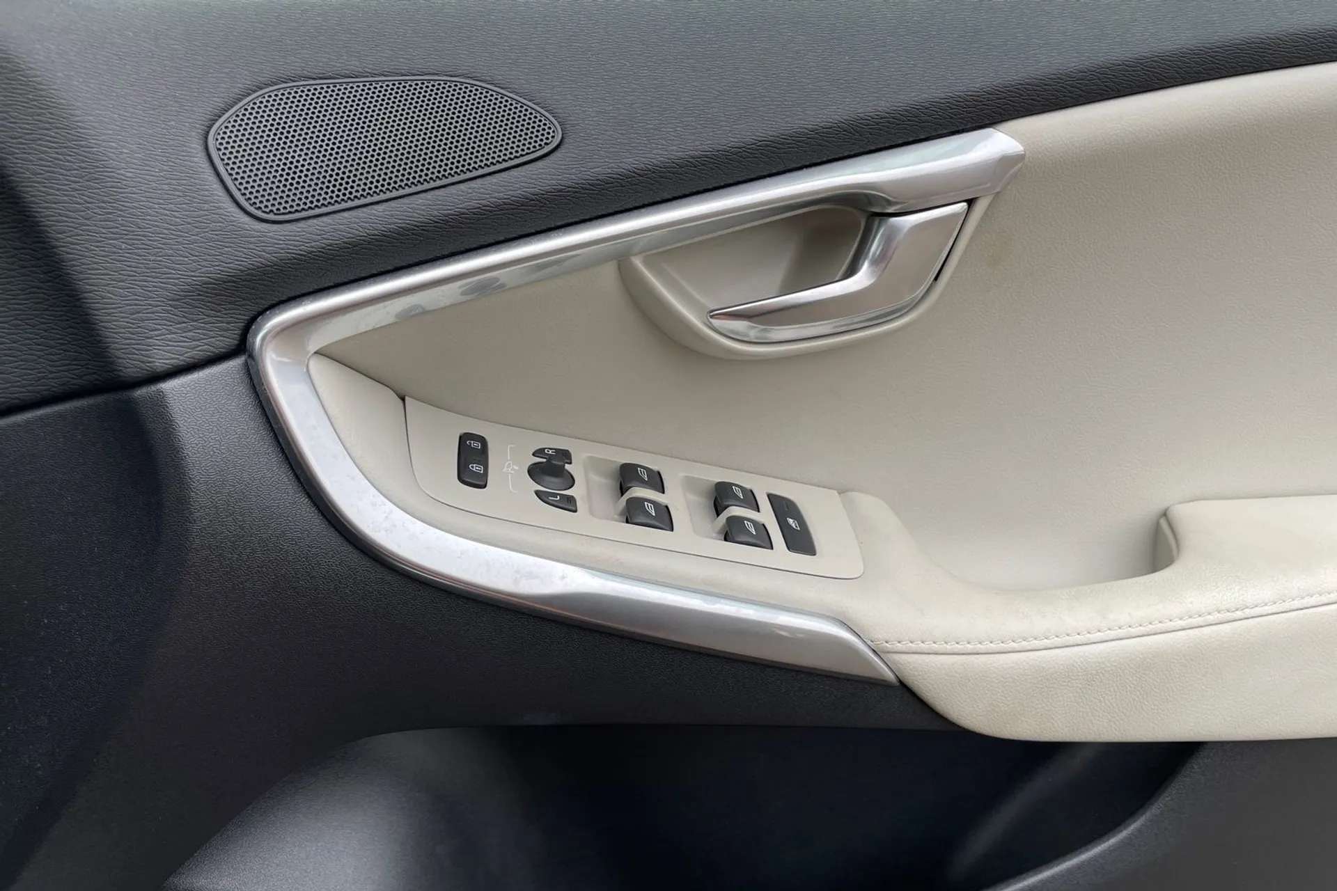 2019 VOLVO V40 2019 VOLVO V40