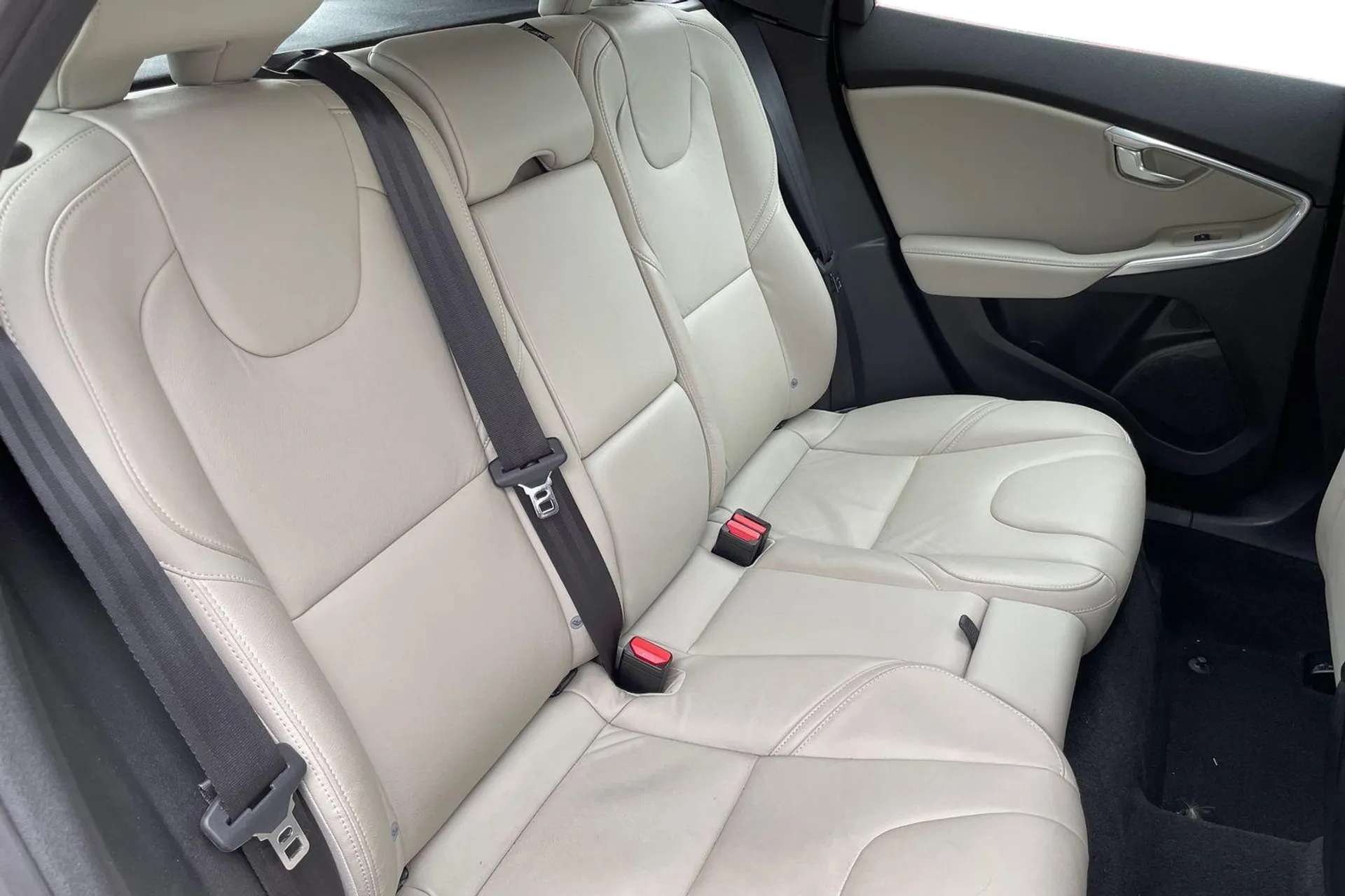 2019 VOLVO V40 2019 VOLVO V40