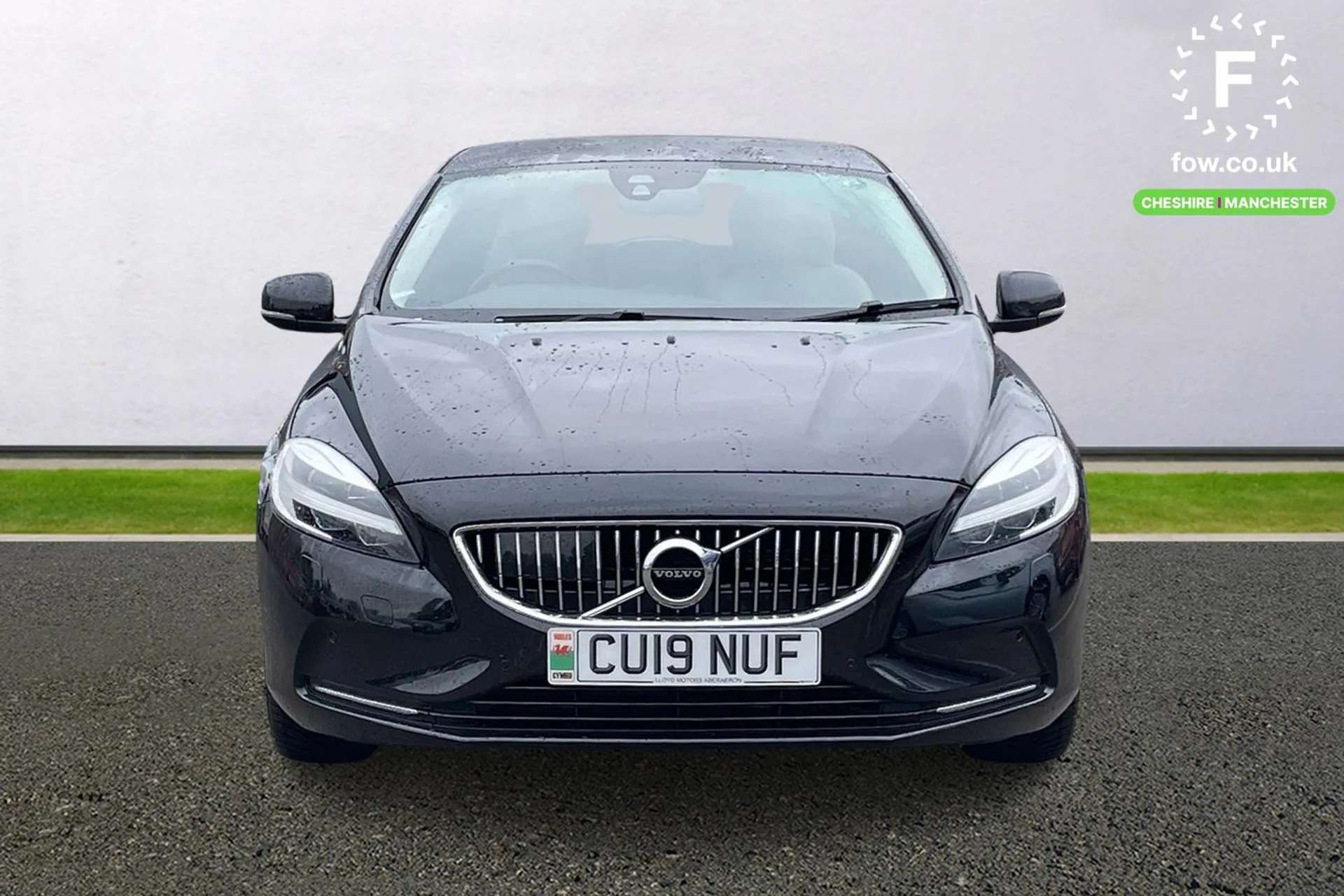 2019 VOLVO V40 2019 VOLVO V40