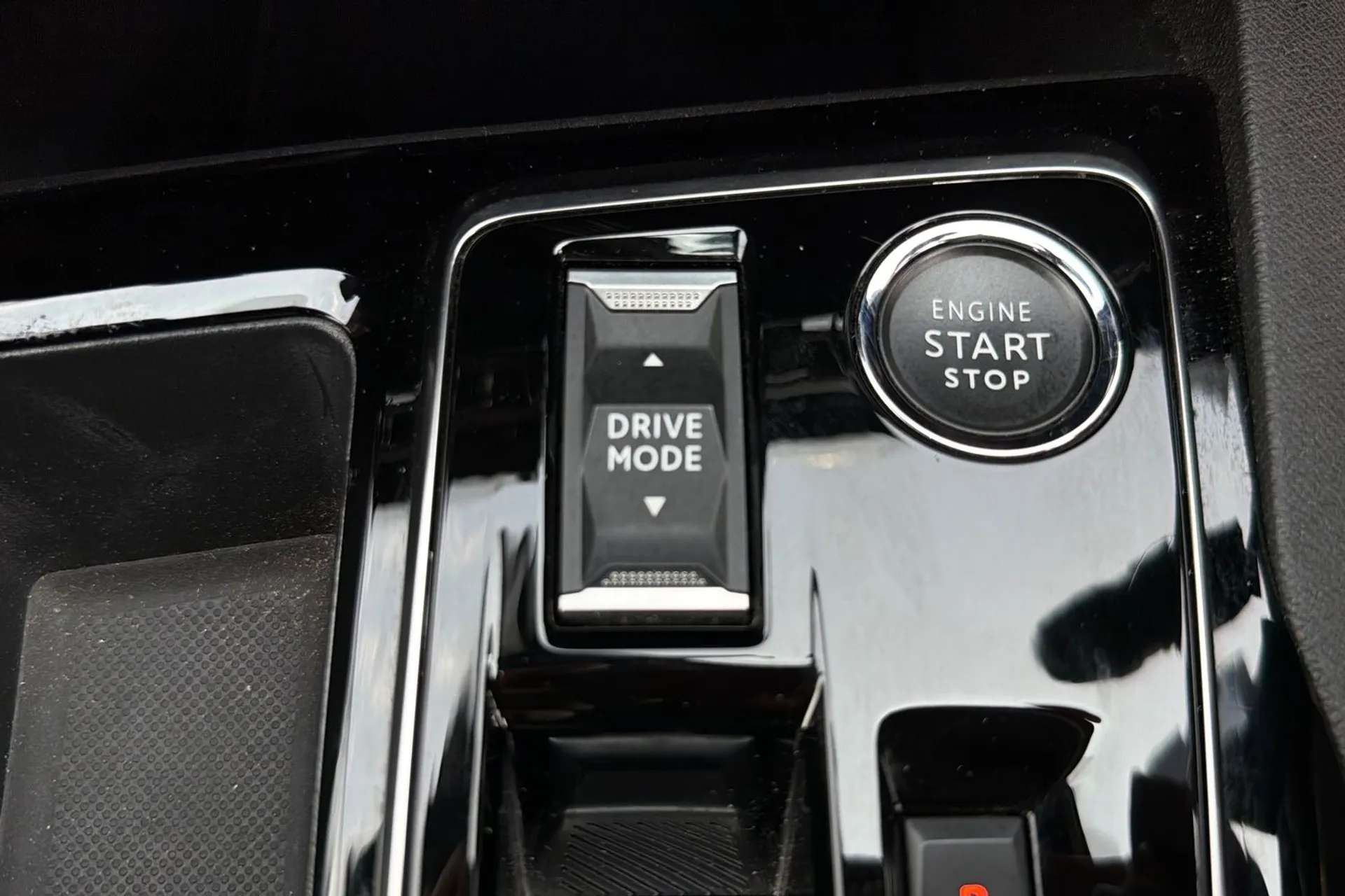 2023 PEUGEOT 3008 2023 PEUGEOT 3008
