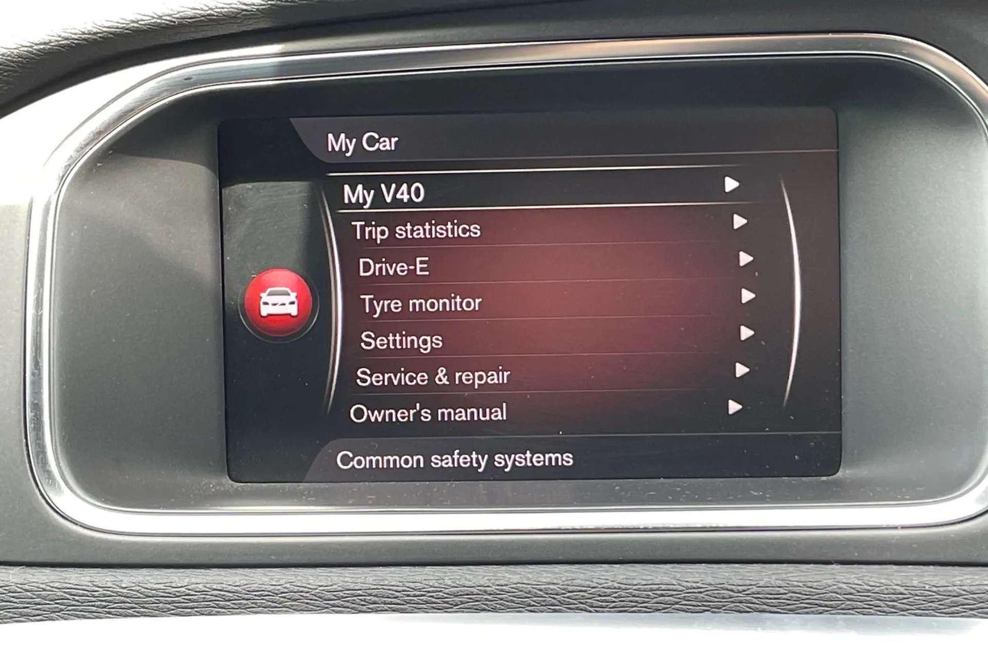 2017 VOLVO V40 2017 VOLVO V40