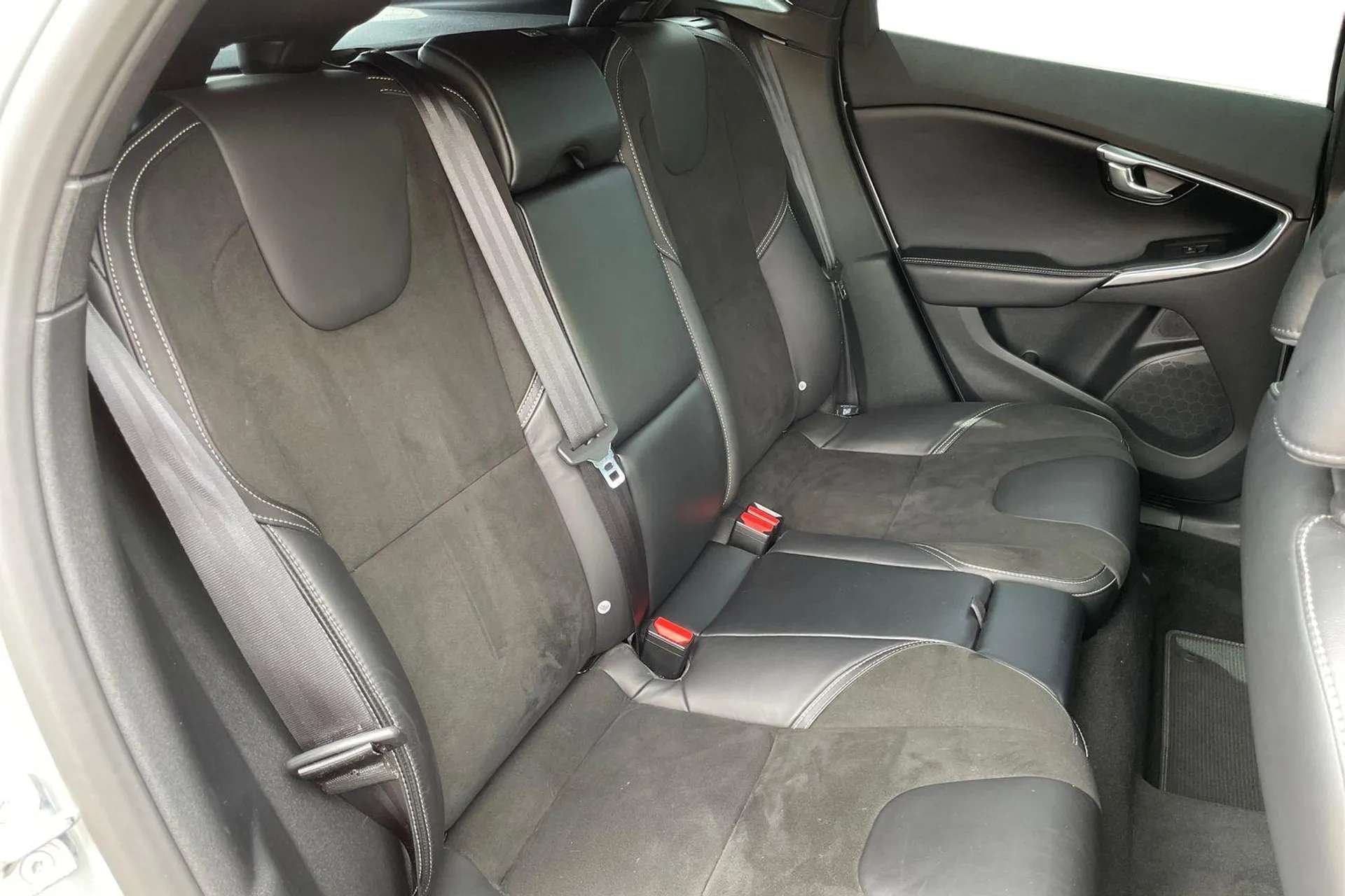 2017 VOLVO V40 2017 VOLVO V40