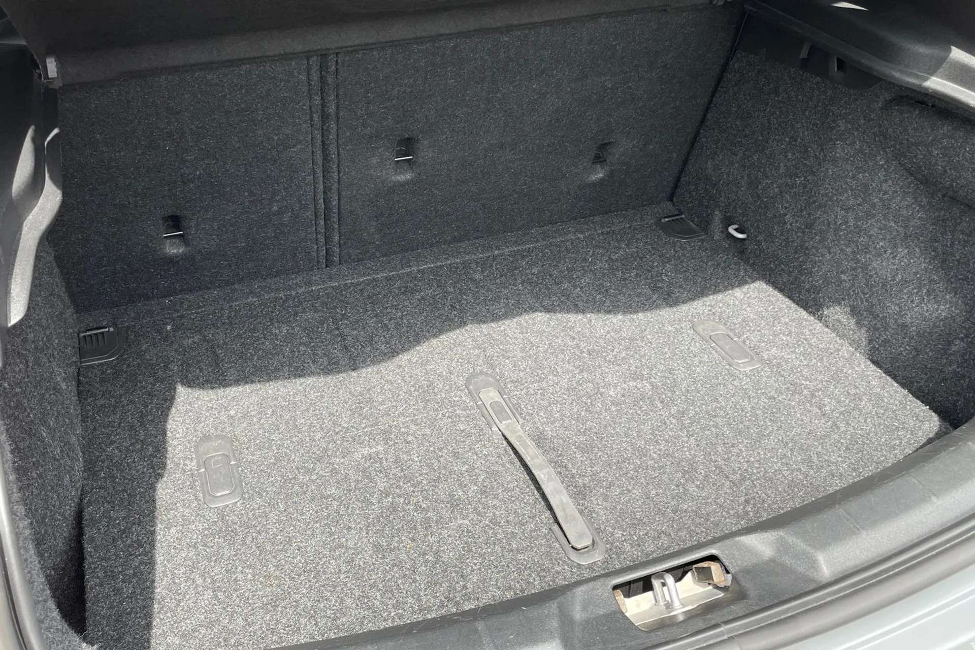 2017 VOLVO V40 2017 VOLVO V40