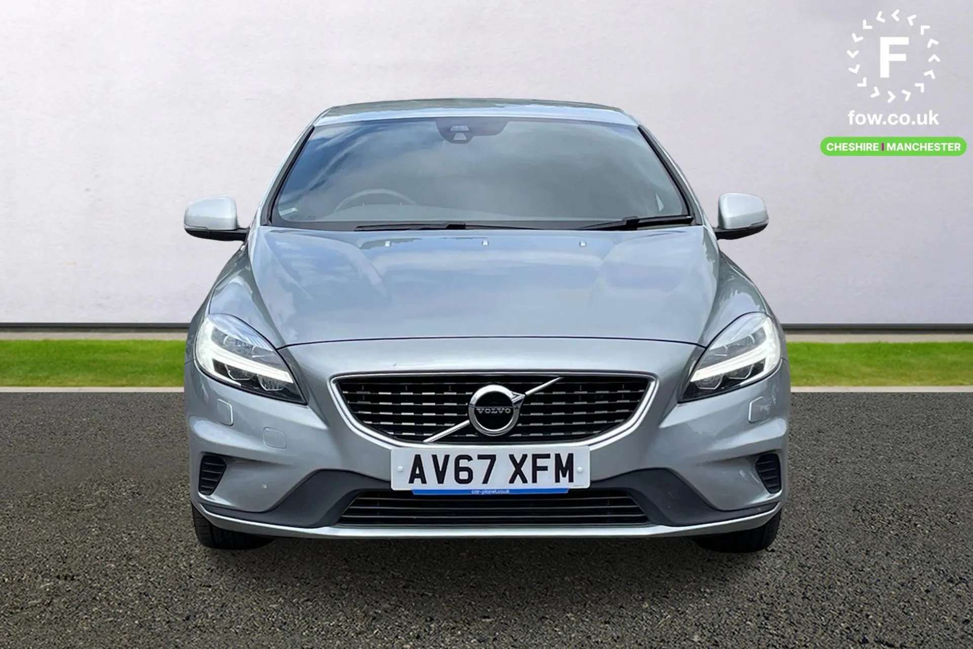 2017 VOLVO V40 2017 VOLVO V40