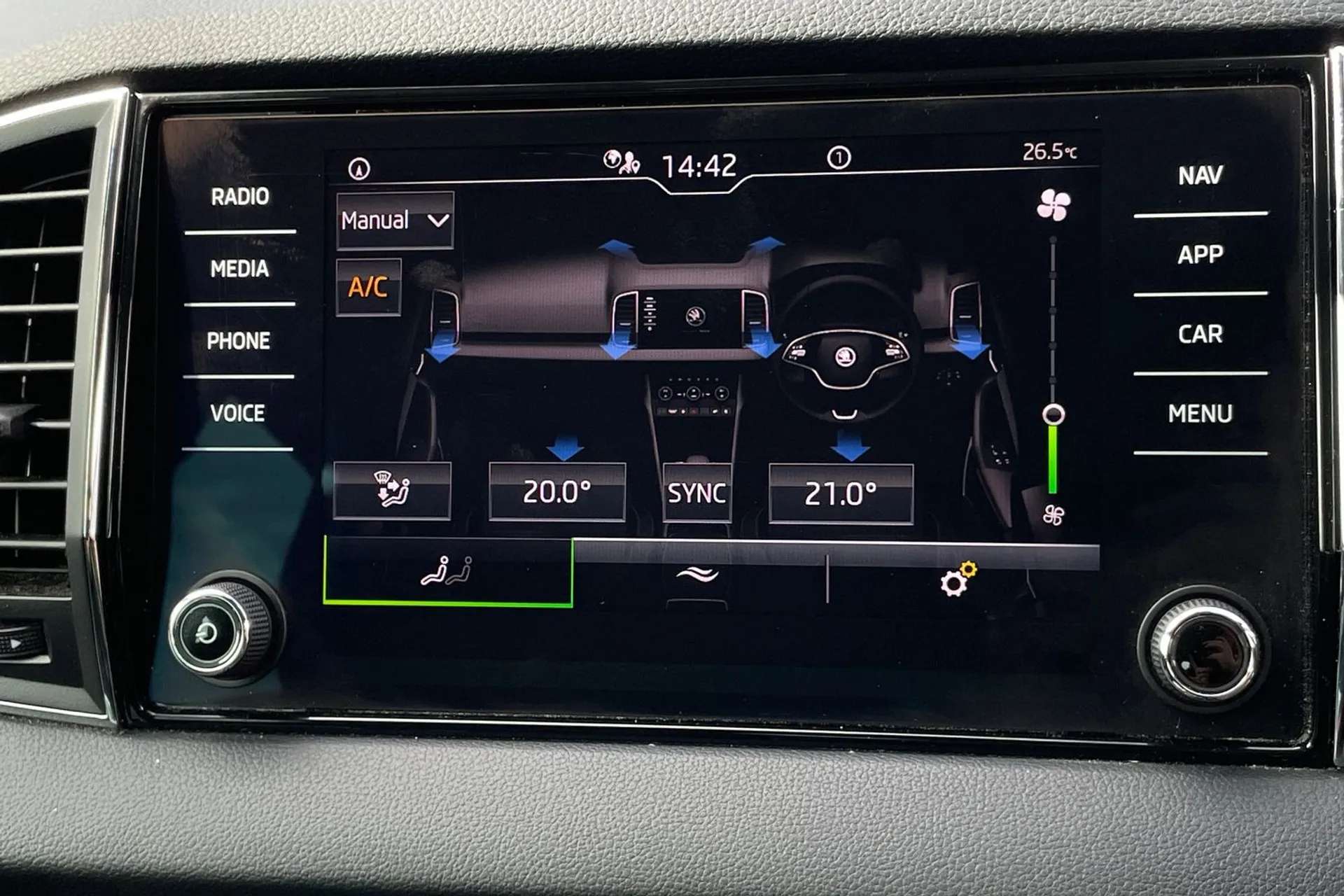 2020 SKODA KAROQ 2020 SKODA KAROQ