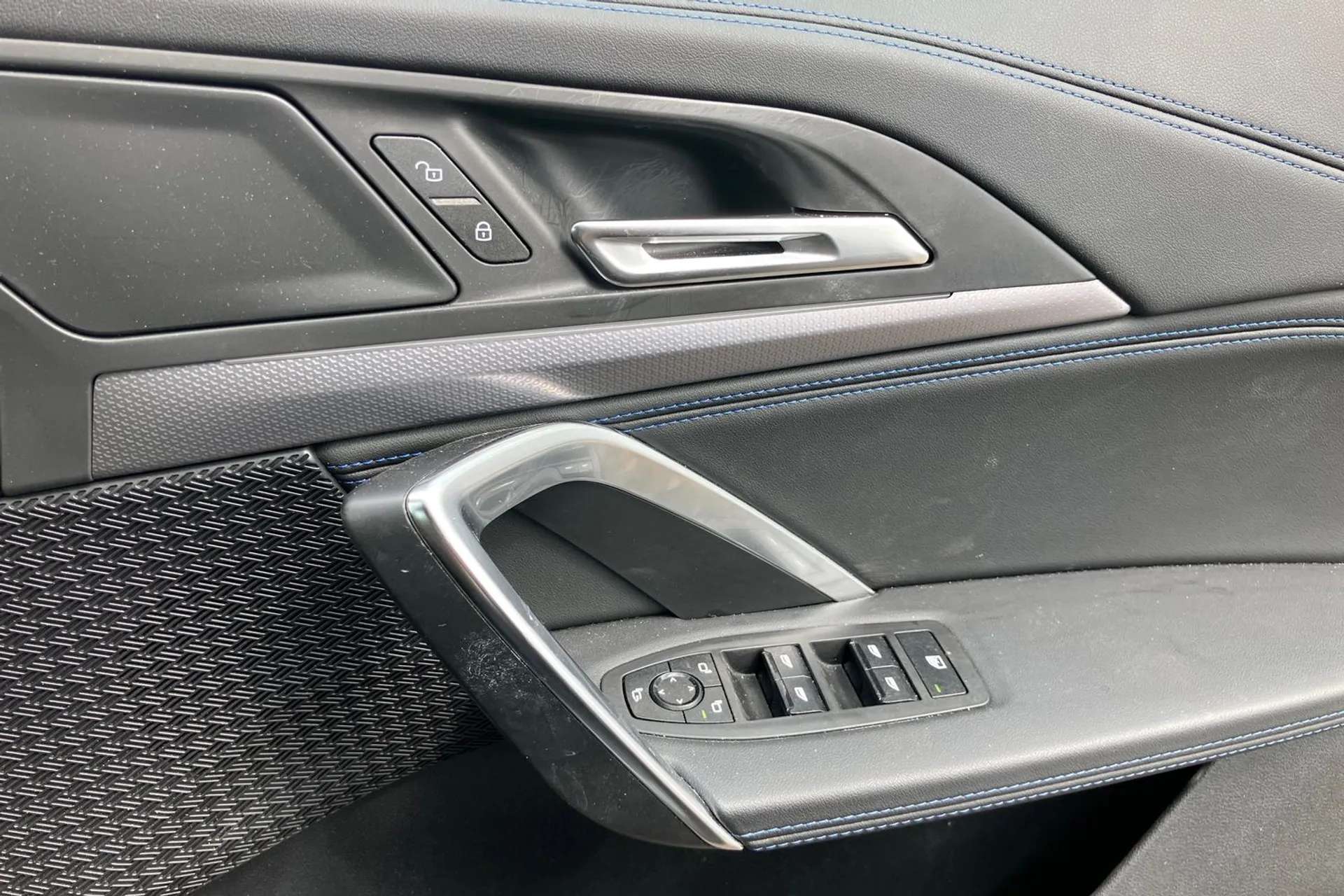 2025 BMW IX1 2025 BMW IX1