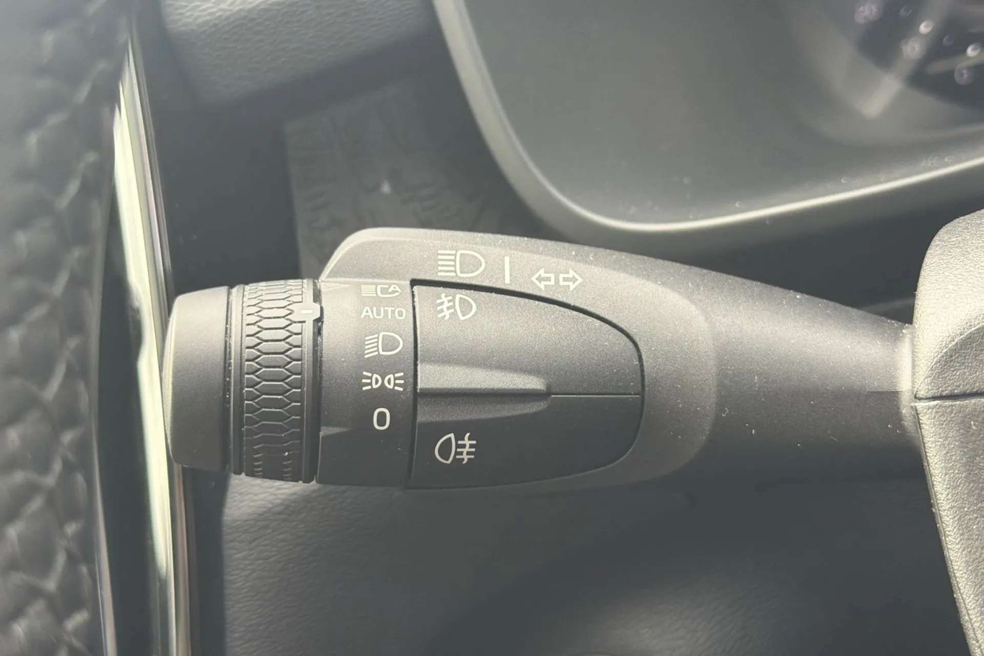 2023 VOLVO C40 2023 VOLVO C40
