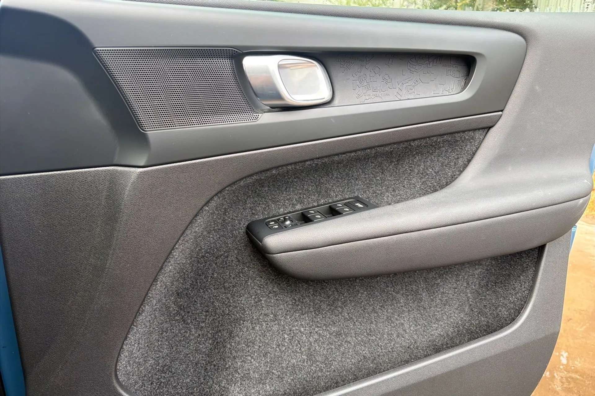 2023 VOLVO C40 2023 VOLVO C40