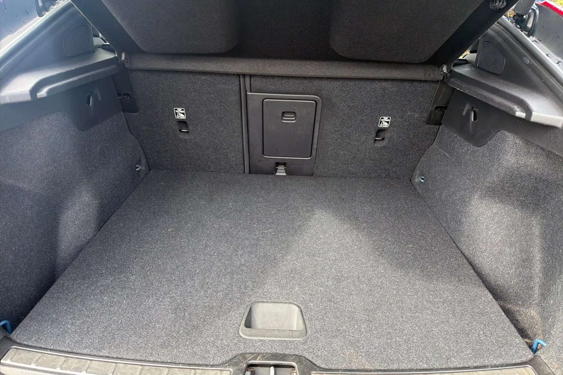 2023 VOLVO C40 2023 VOLVO C40