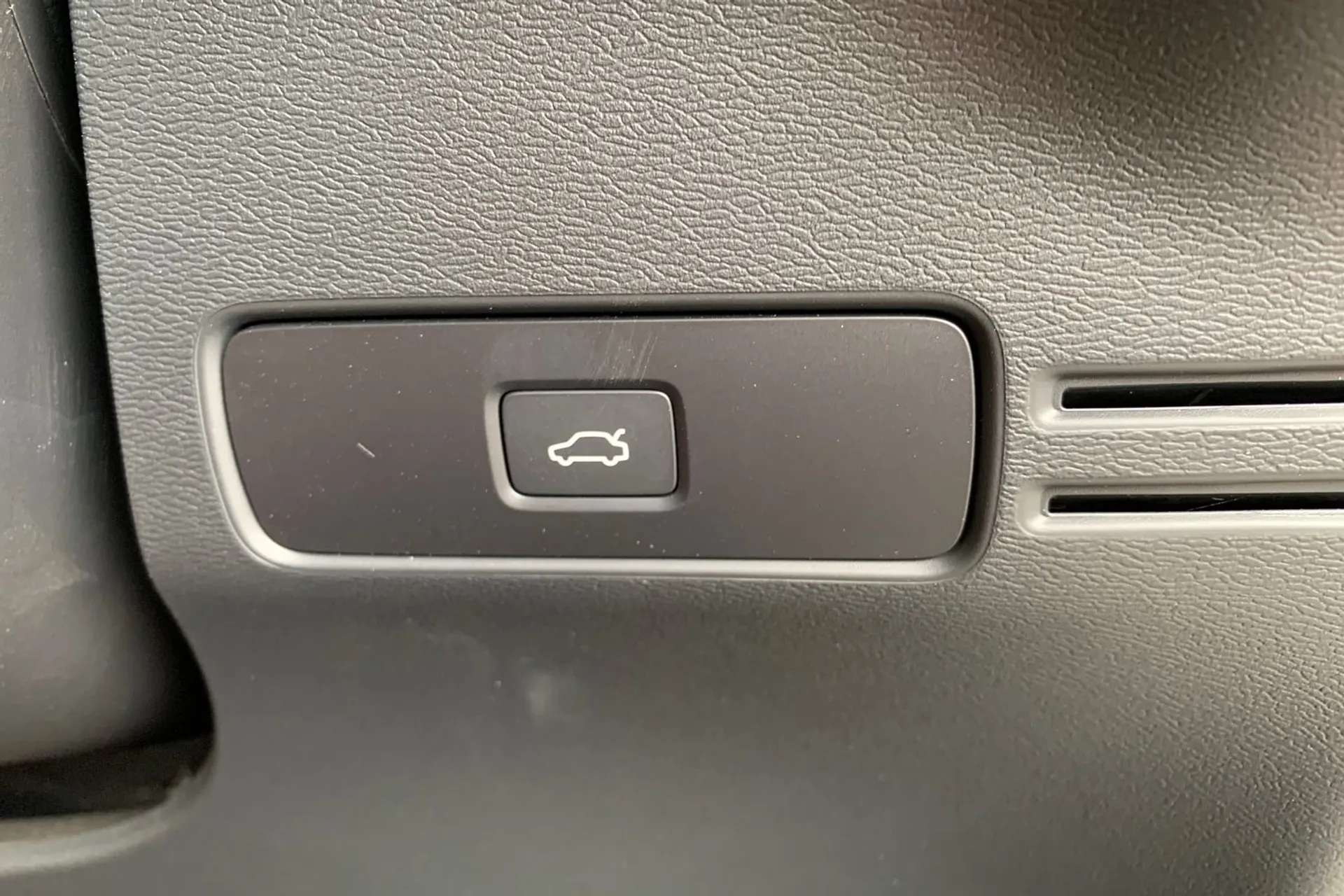 2023 VOLVO C40 2023 VOLVO C40