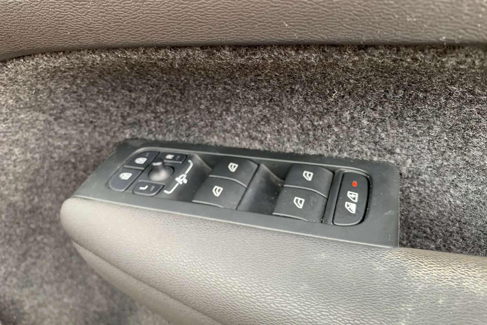 2023 VOLVO C40 2023 VOLVO C40