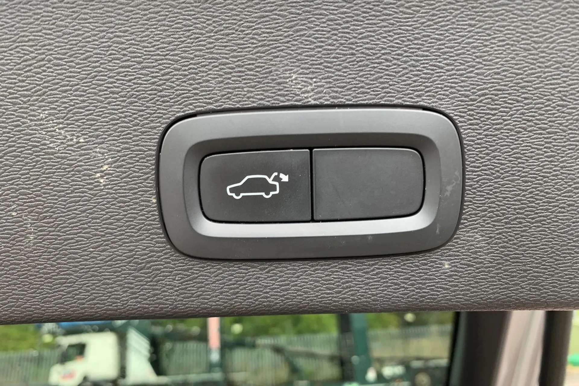 2023 VOLVO C40 2023 VOLVO C40