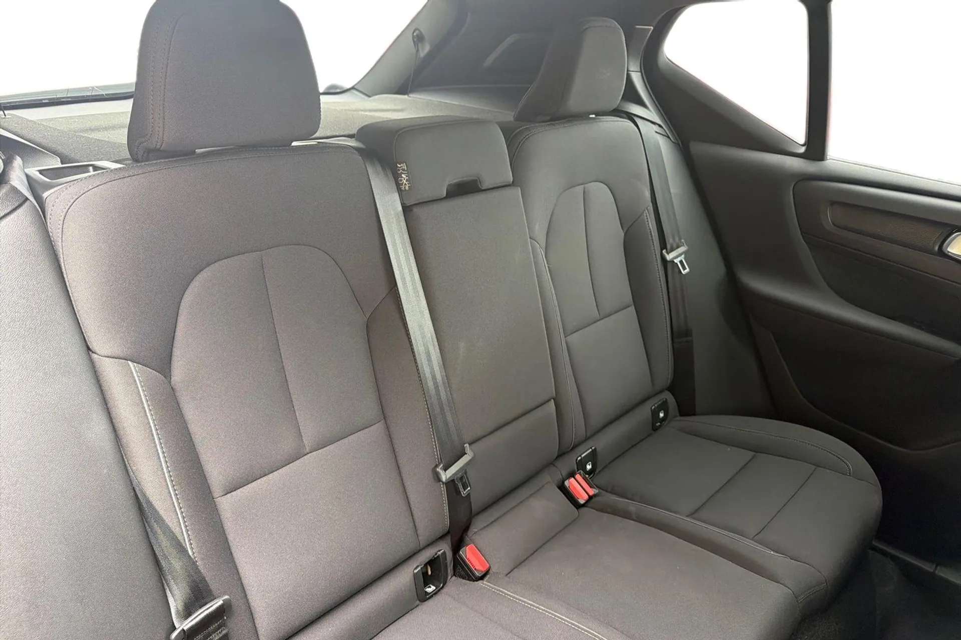 2023 VOLVO XC40 2023 VOLVO XC40