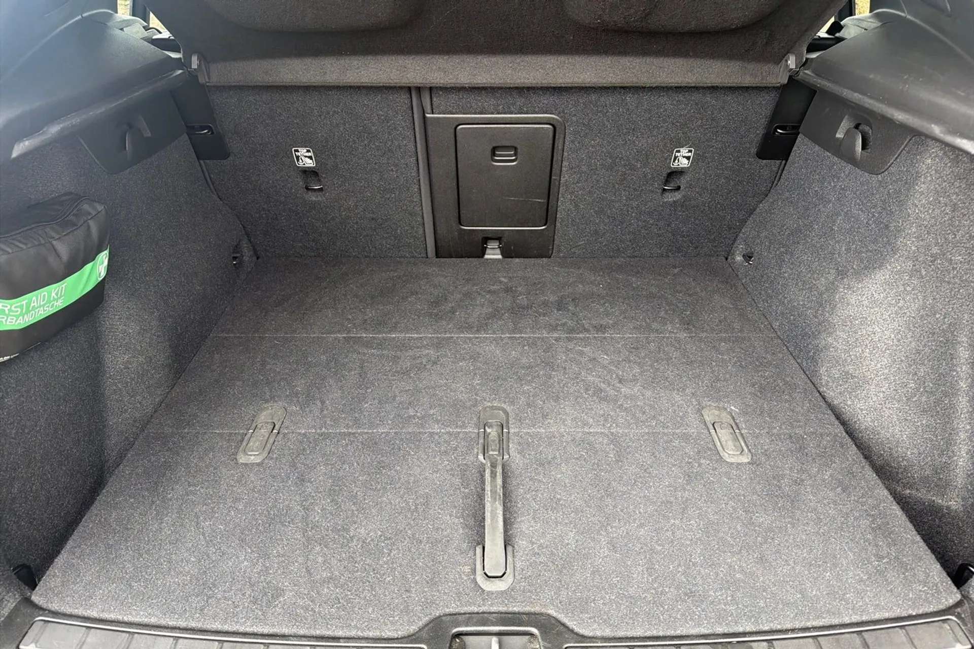2023 VOLVO XC40 2023 VOLVO XC40