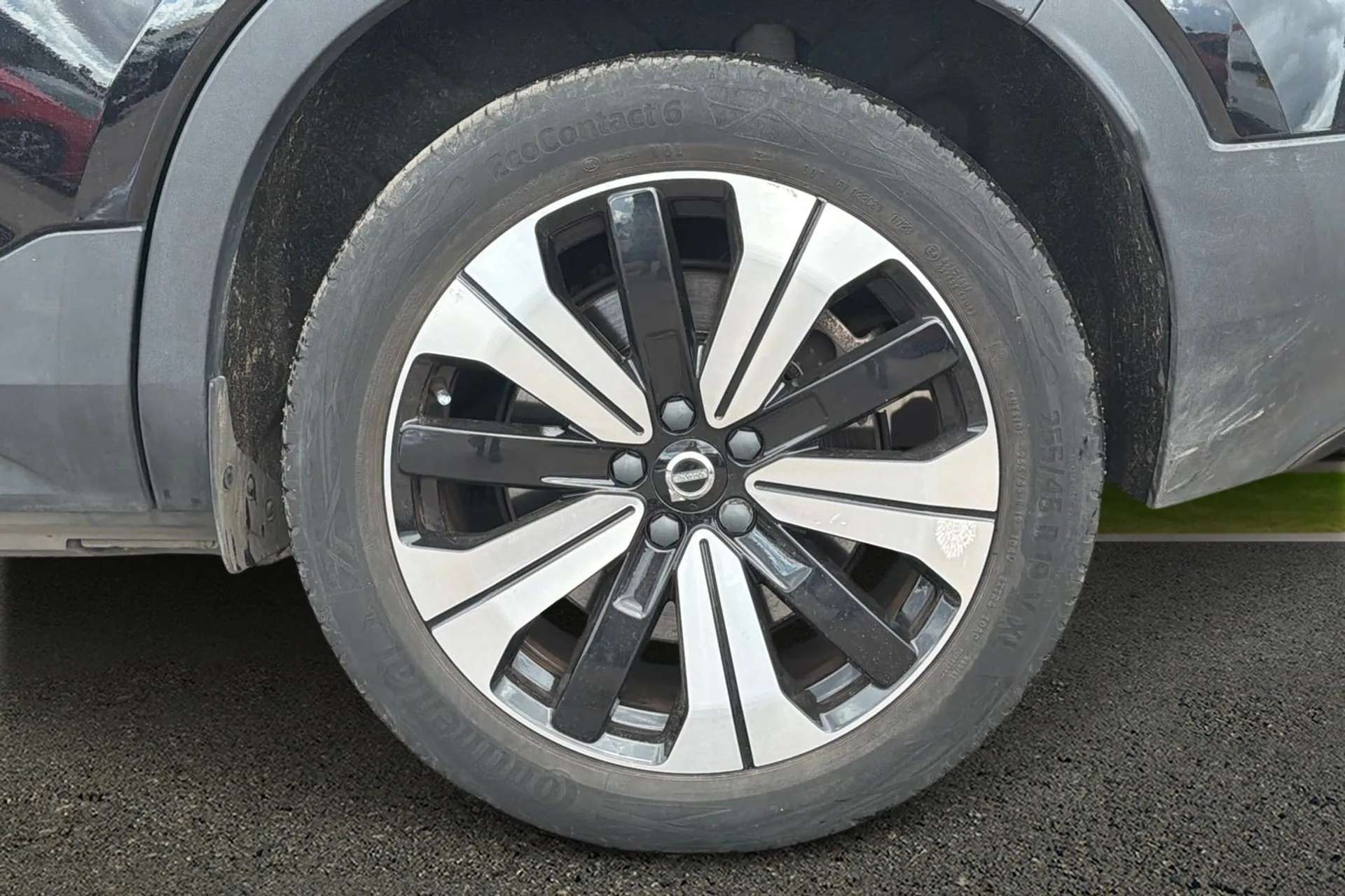 2023 VOLVO XC40 2023 VOLVO XC40