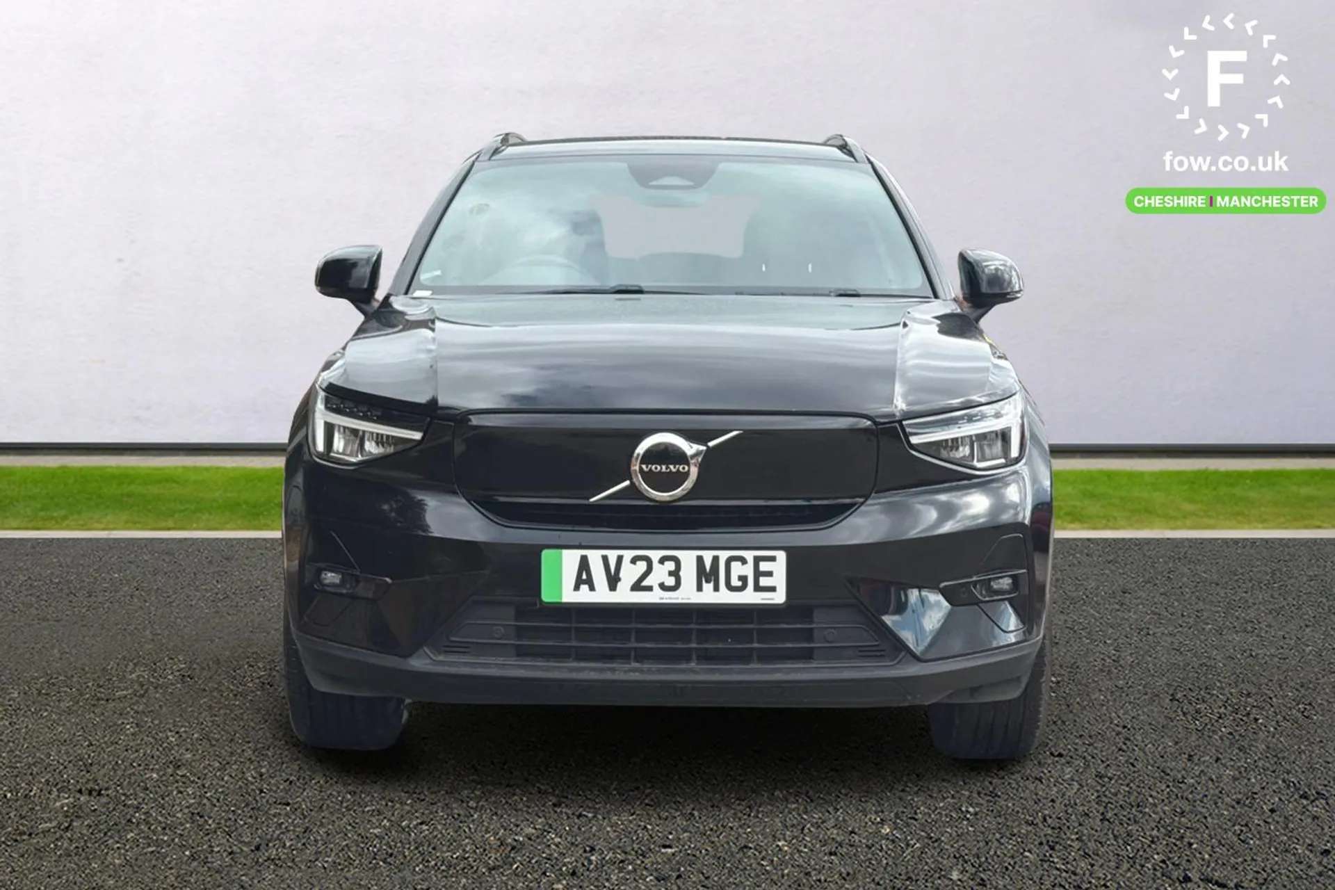 2023 VOLVO XC40 2023 VOLVO XC40