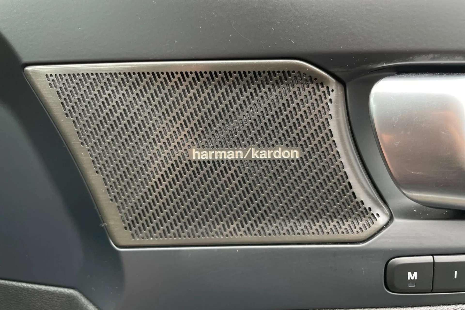 2023 VOLVO XC40 2023 VOLVO XC40