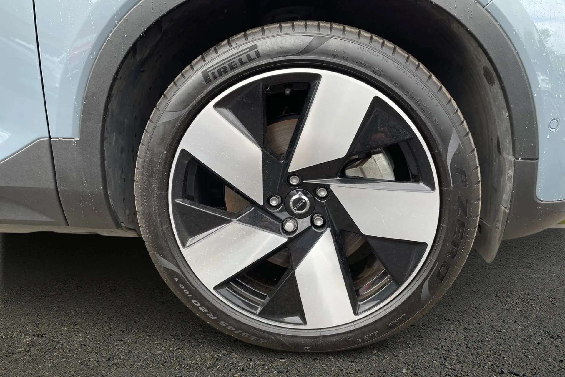 2023 VOLVO XC40 2023 VOLVO XC40