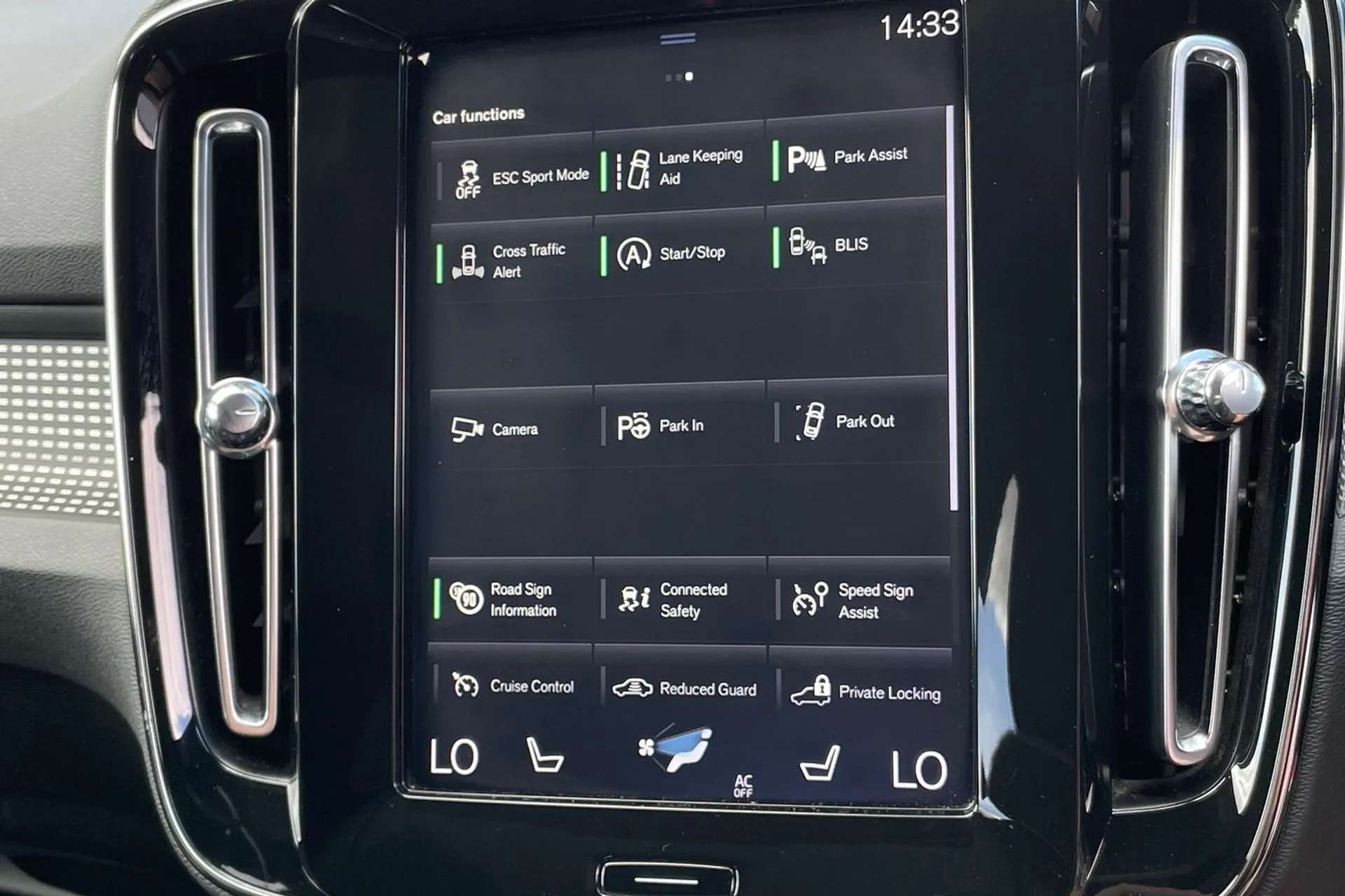 2019 VOLVO XC40 2019 VOLVO XC40
