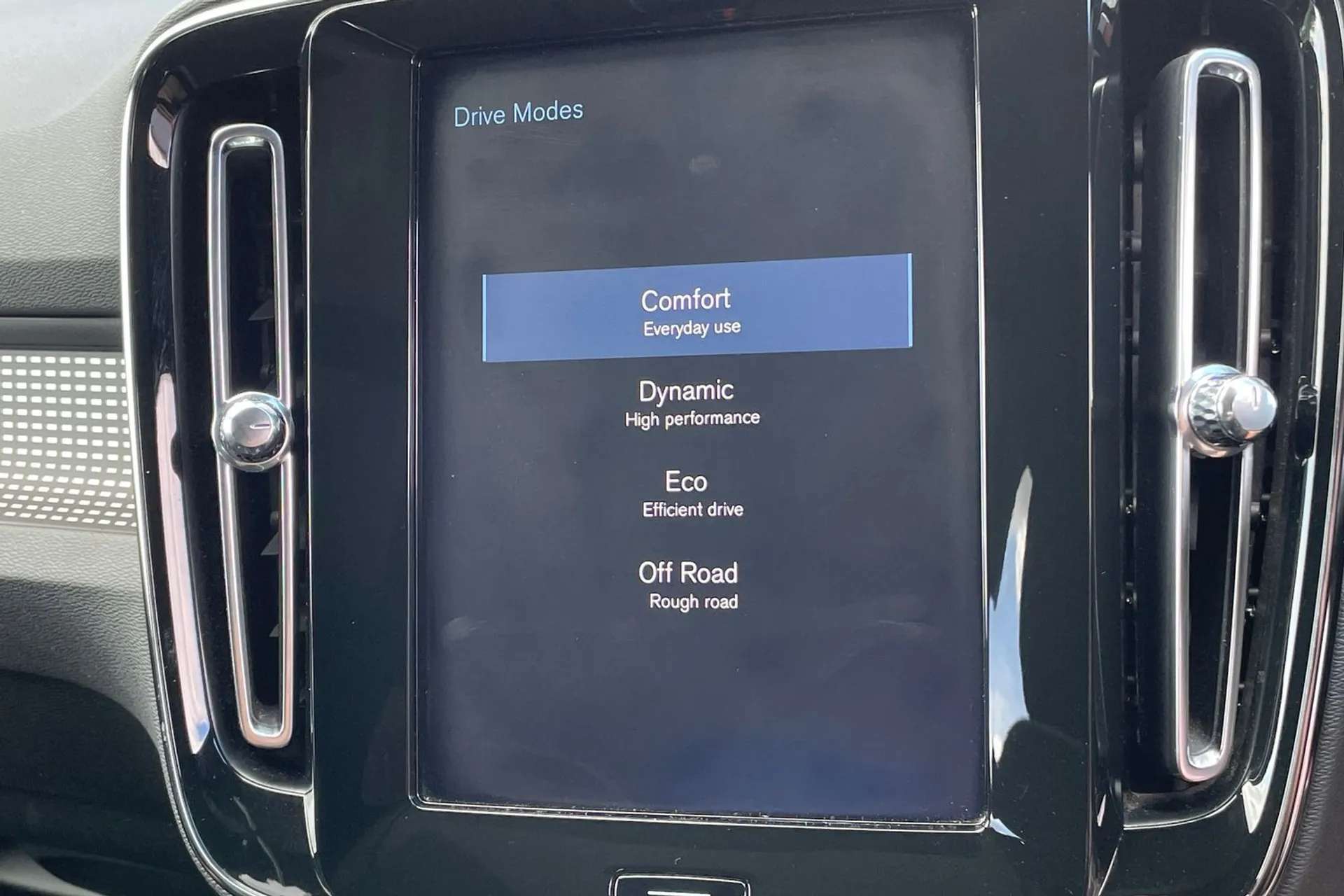 2019 VOLVO XC40 2019 VOLVO XC40