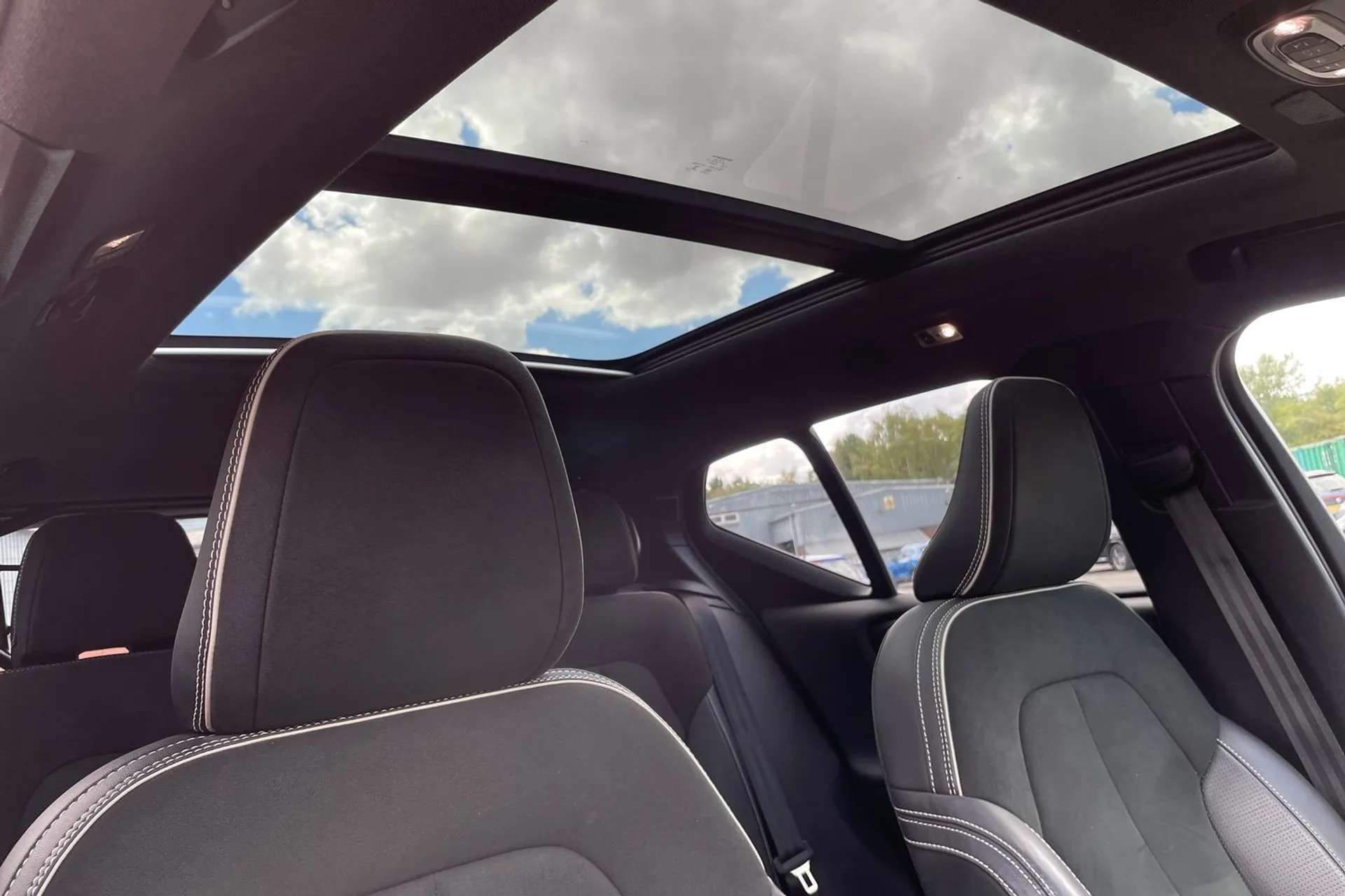 2019 VOLVO XC40 2019 VOLVO XC40