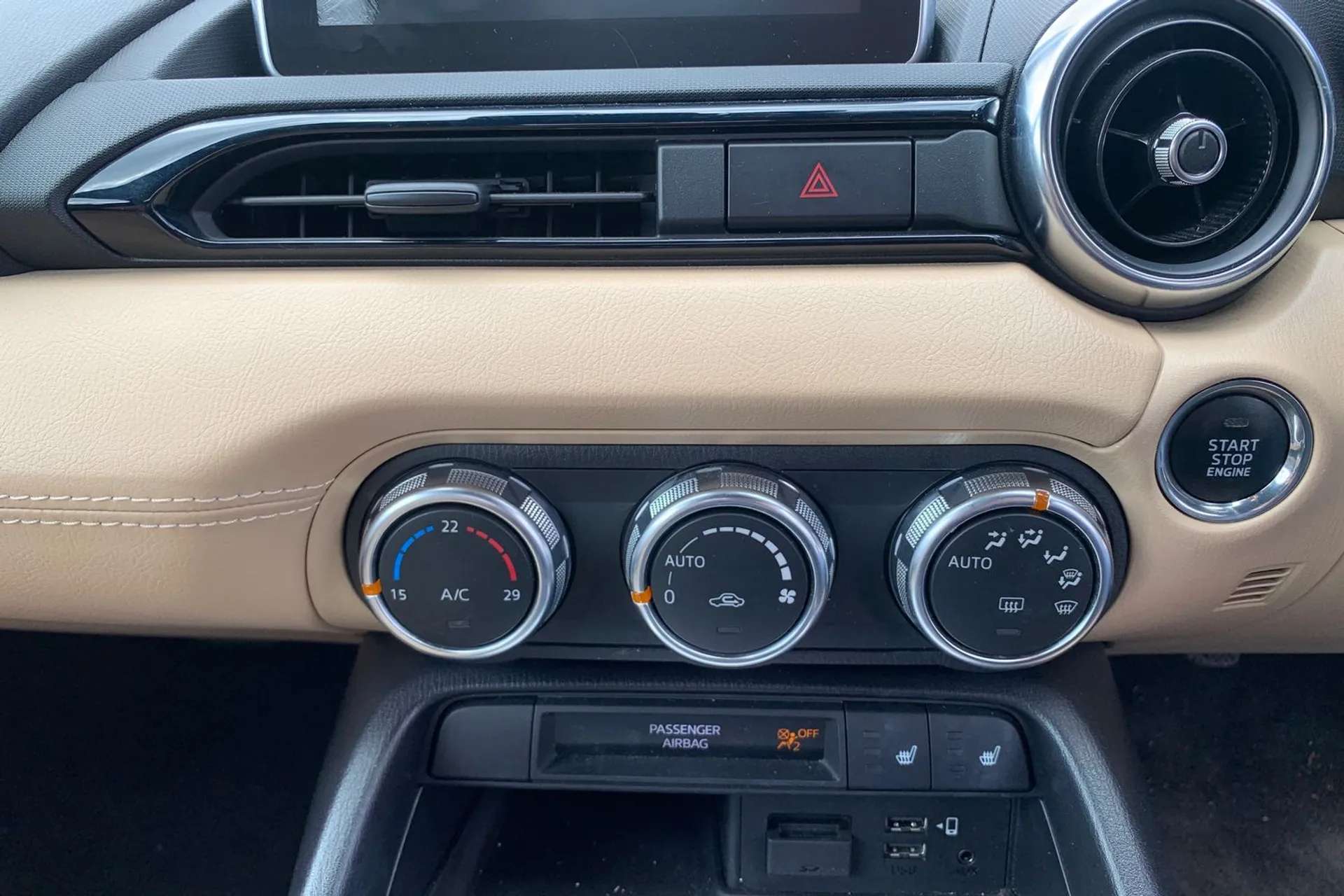 2016 MAZDA MX-5 2016 MAZDA MX-5