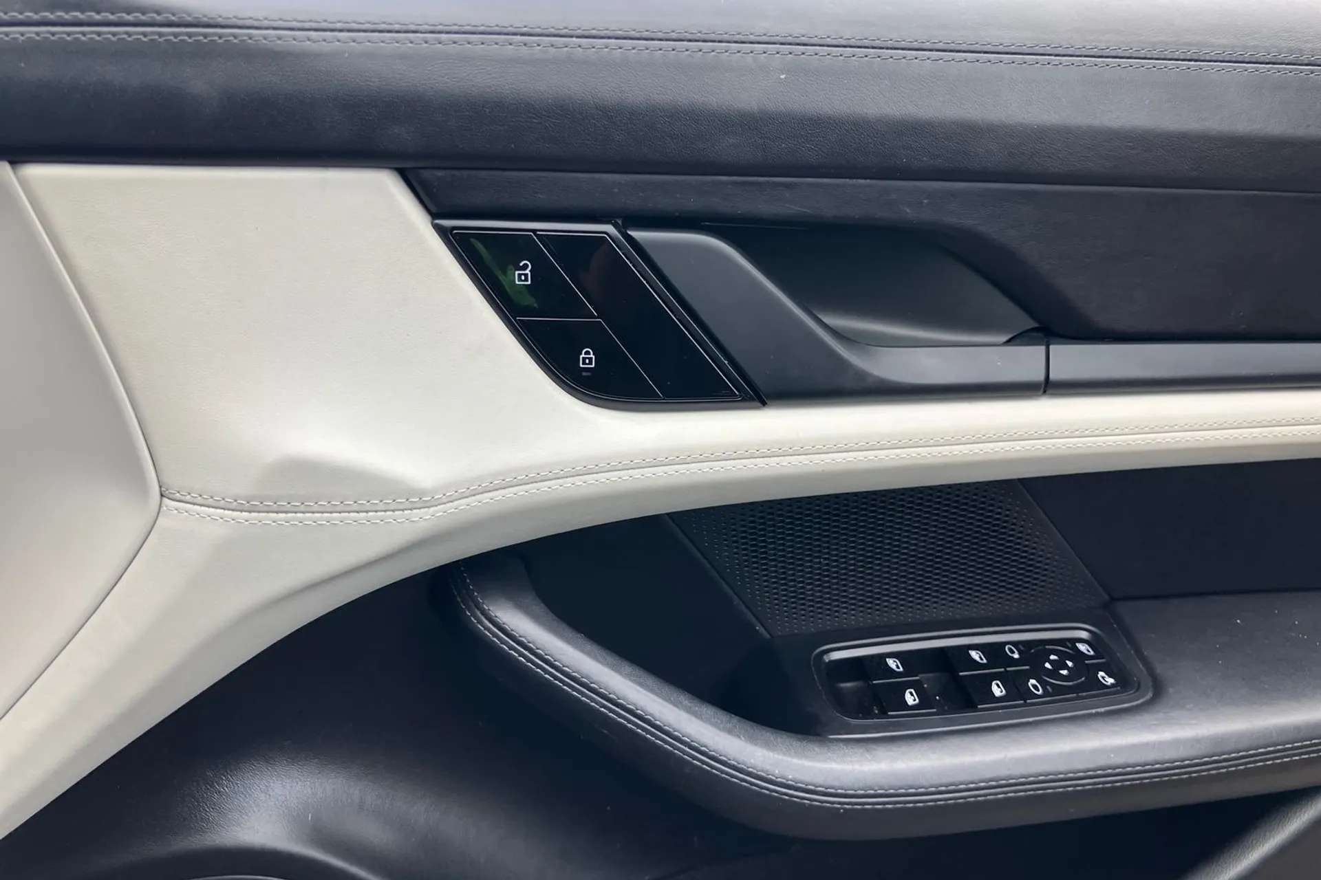 2021 PORSCHE TAYCAN 2021 PORSCHE TAYCAN
