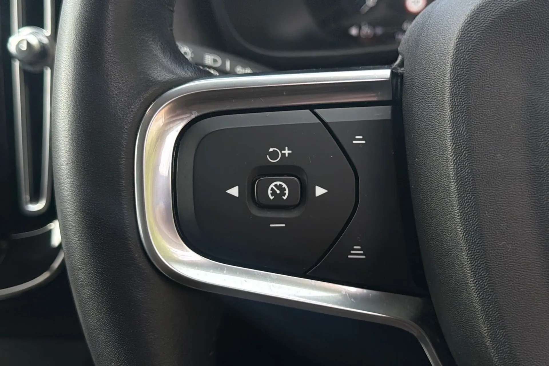 2021 VOLVO XC40 2021 VOLVO XC40