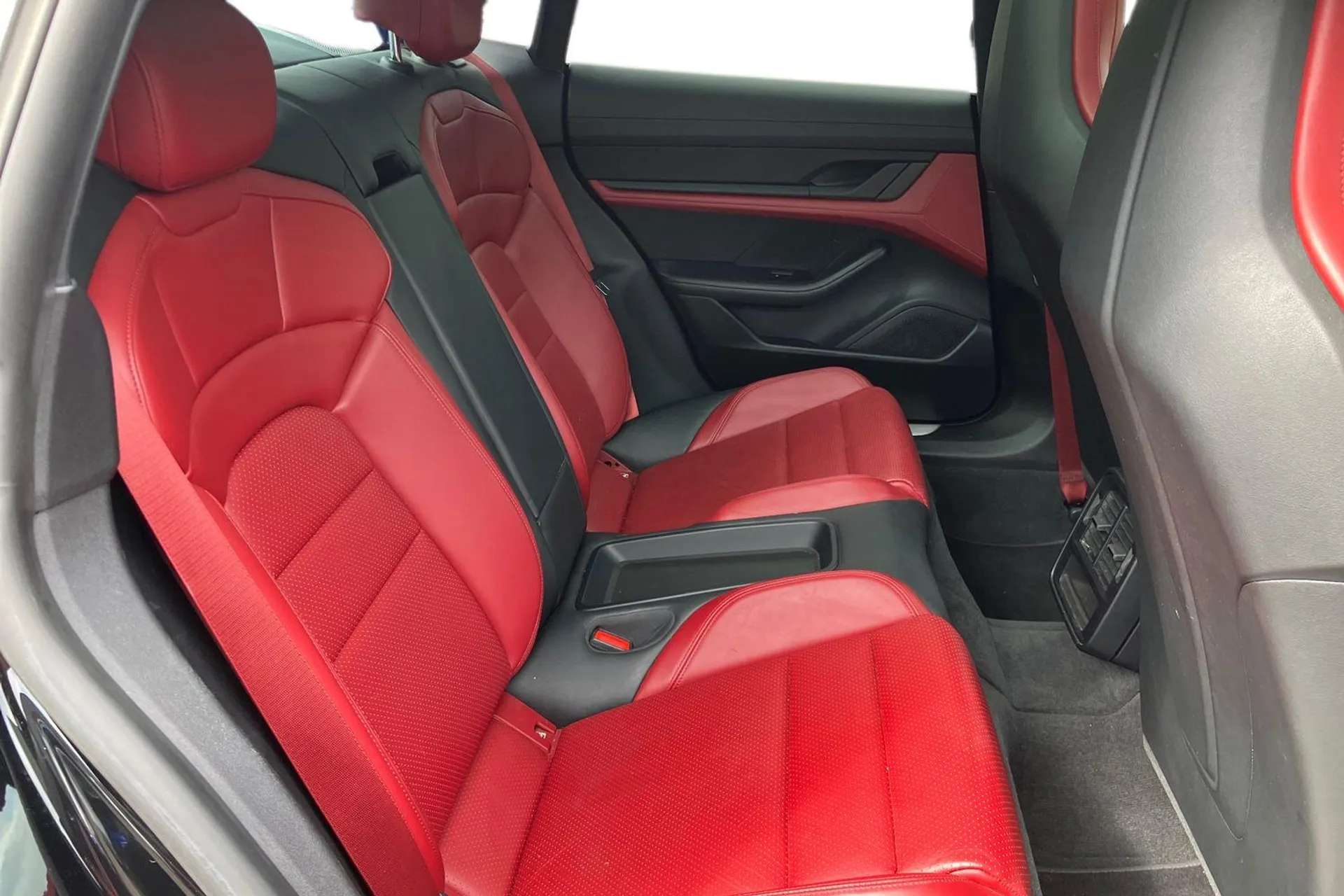 2020 PORSCHE TAYCAN 2020 PORSCHE TAYCAN