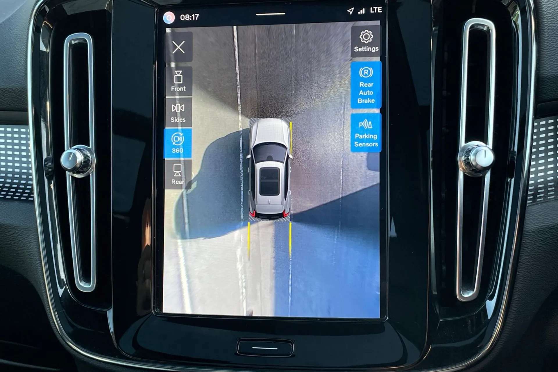 2021 VOLVO XC40 2021 VOLVO XC40