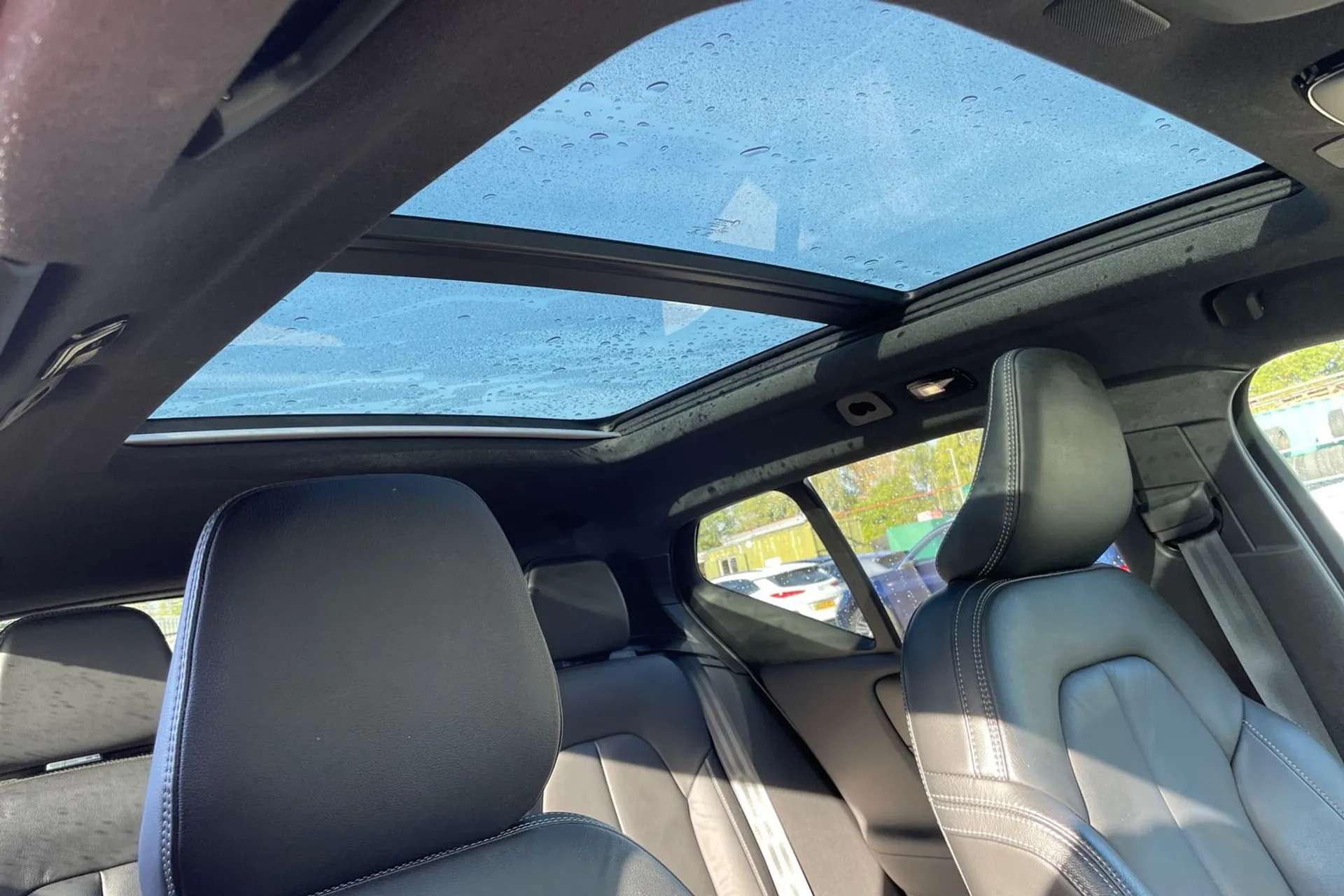 2021 VOLVO XC40 2021 VOLVO XC40