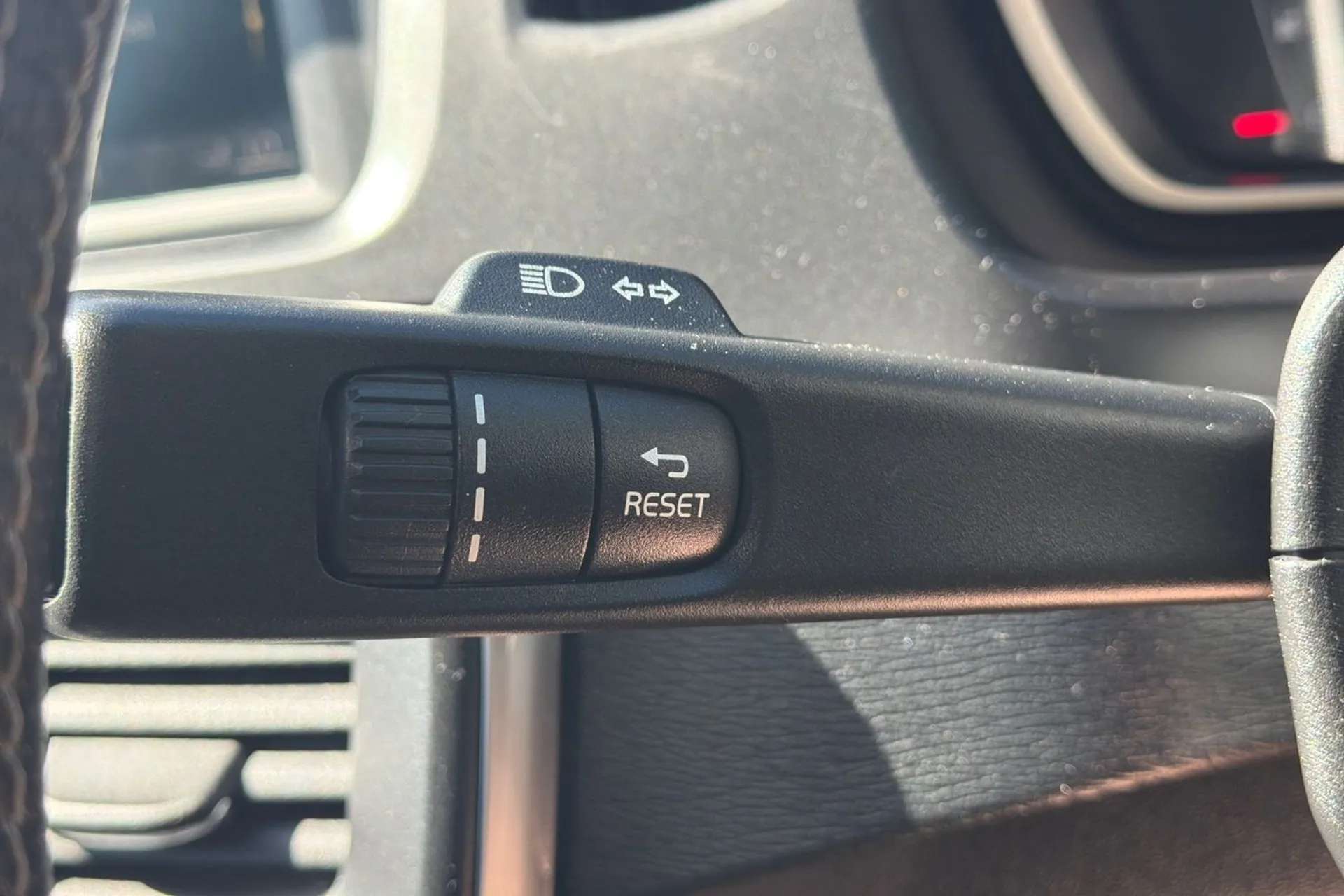 2017 VOLVO V40 2017 VOLVO V40