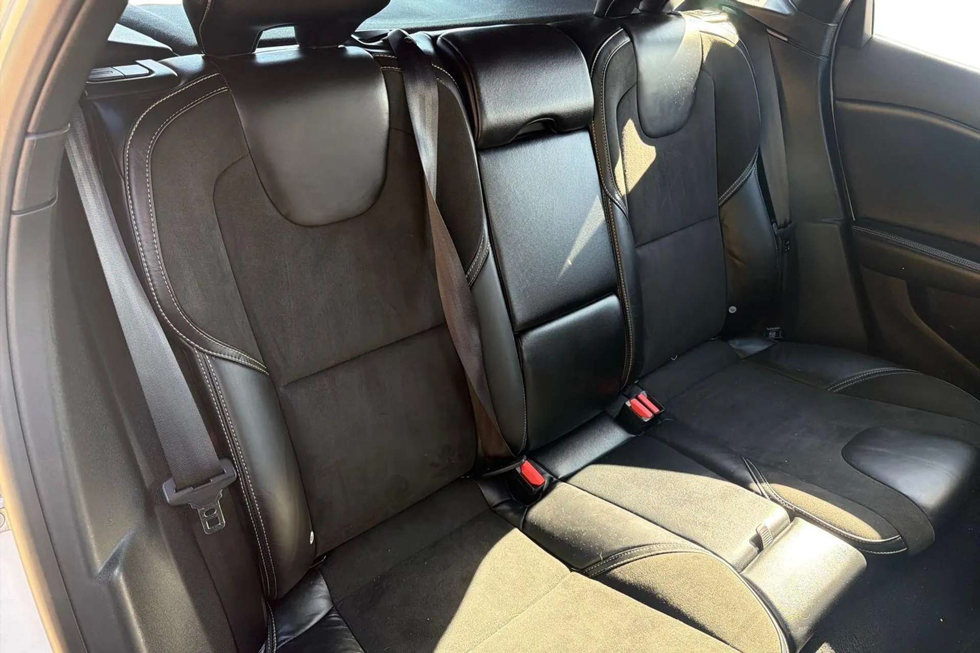2017 VOLVO V40 2017 VOLVO V40