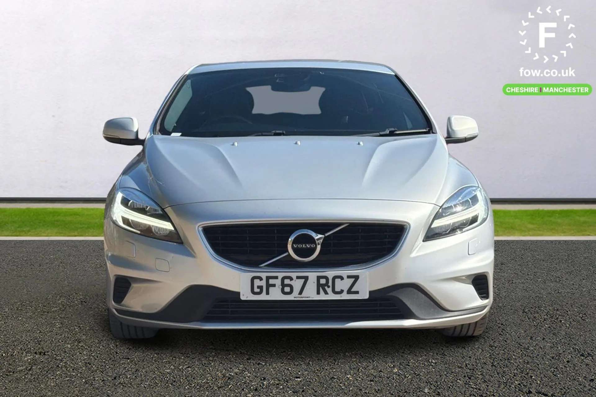 2017 VOLVO V40 2017 VOLVO V40