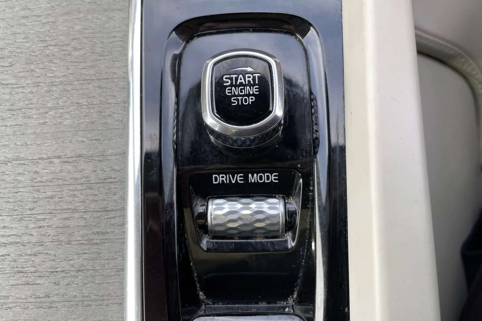 2019 VOLVO V60 2019 VOLVO V60
