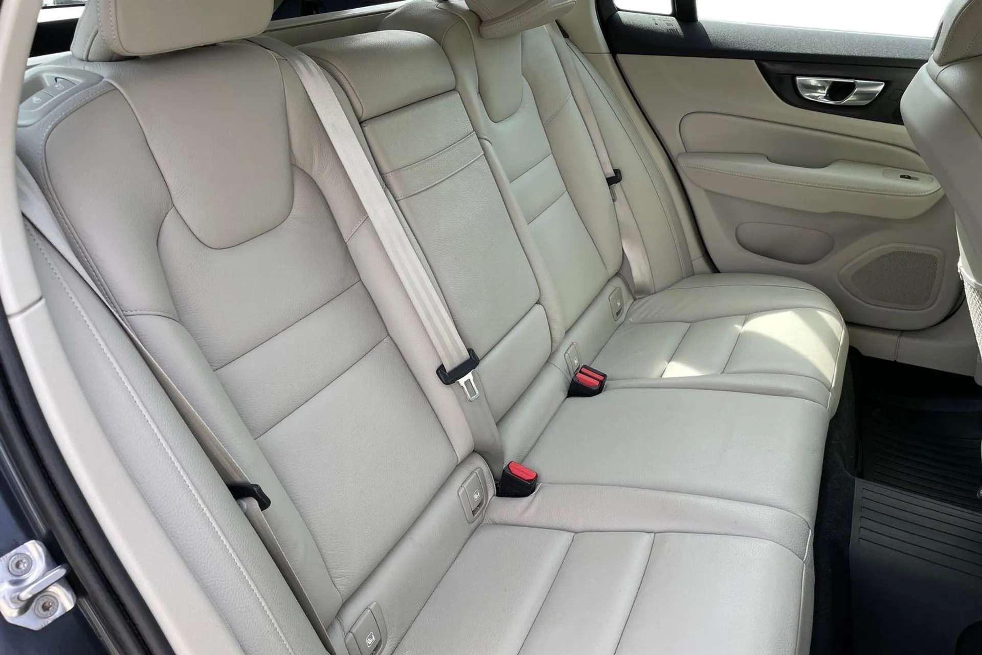 2019 VOLVO V60 2019 VOLVO V60