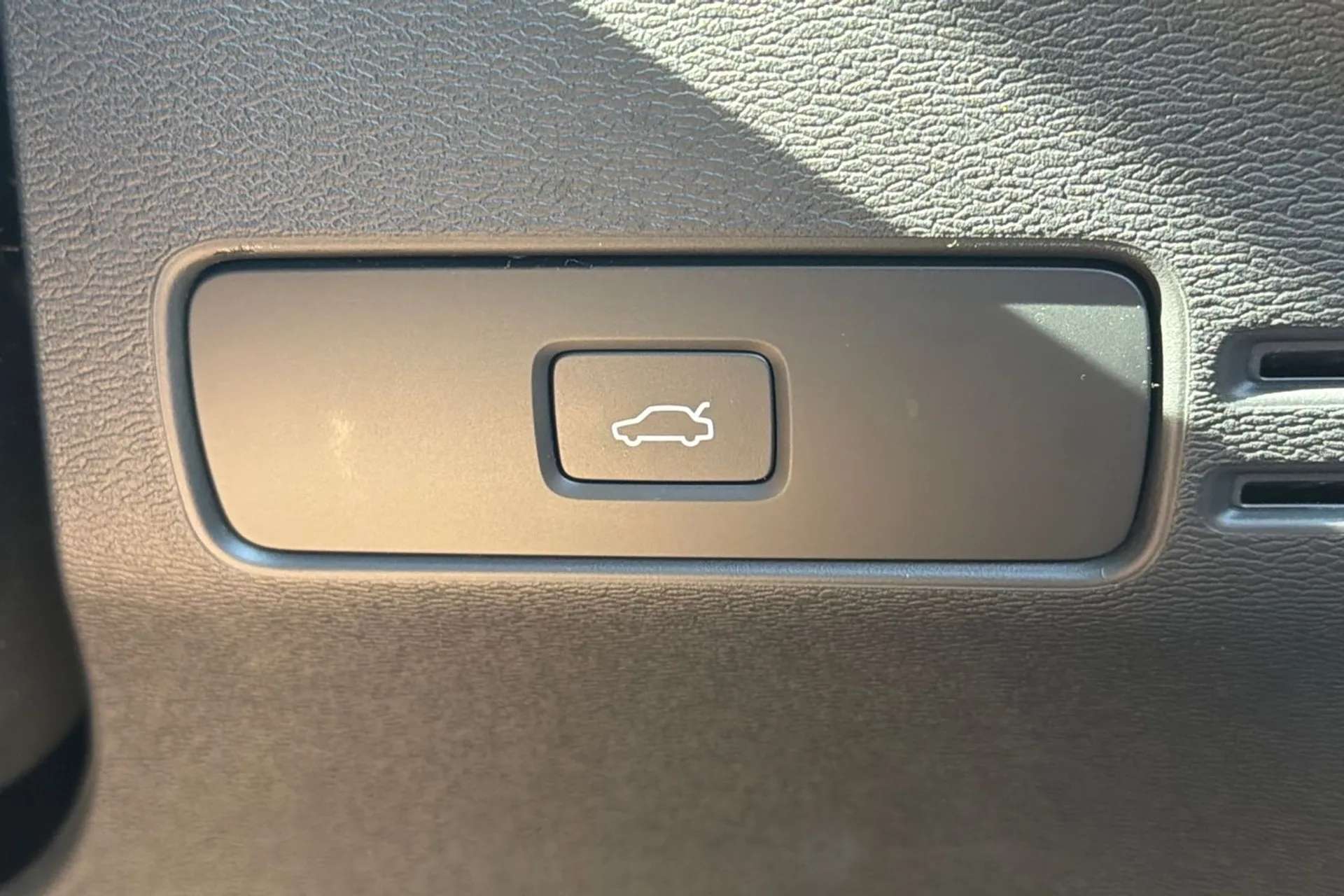 2022 VOLVO XC40 2022 VOLVO XC40