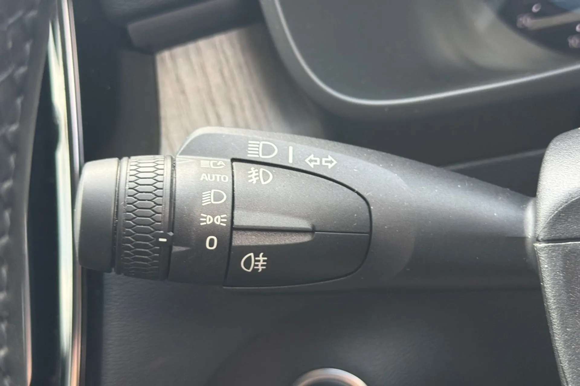 2023 VOLVO XC40 2023 VOLVO XC40