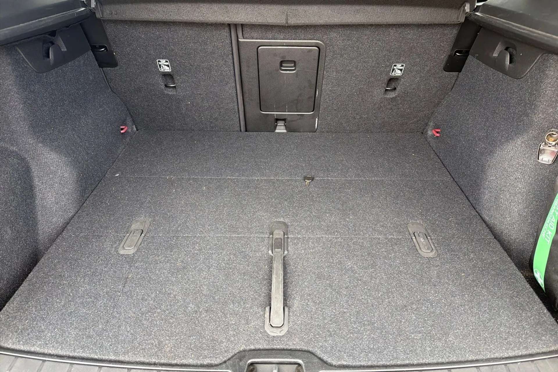 2023 VOLVO XC40 2023 VOLVO XC40