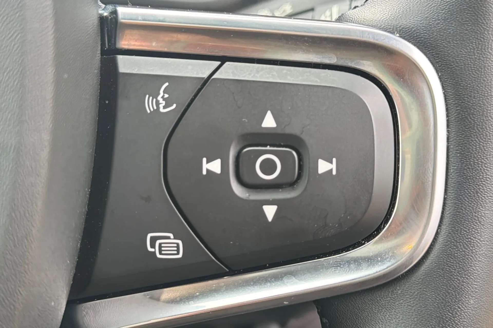 2023 VOLVO C40 2023 VOLVO C40
