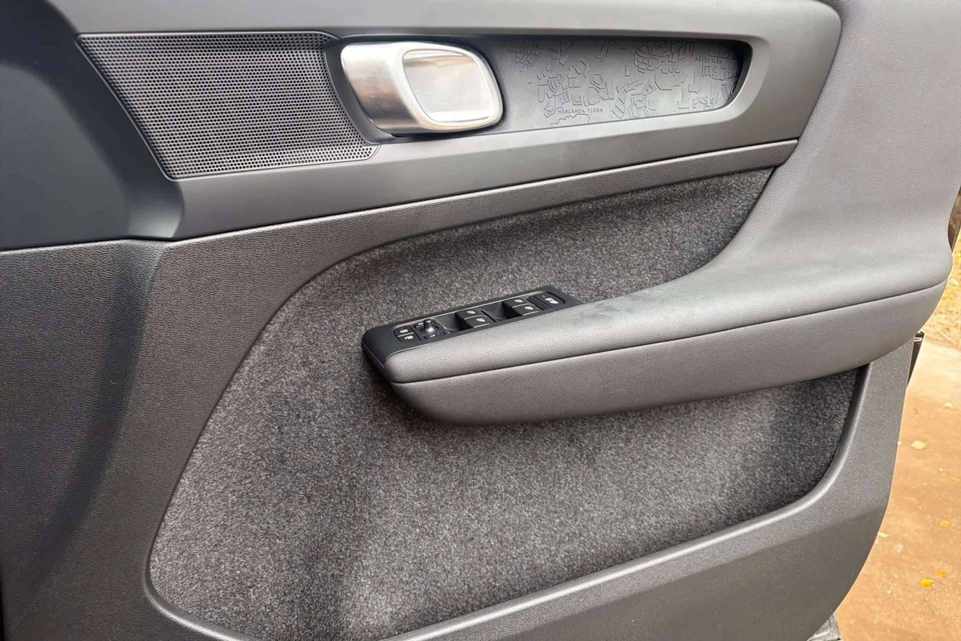 2023 VOLVO C40 2023 VOLVO C40