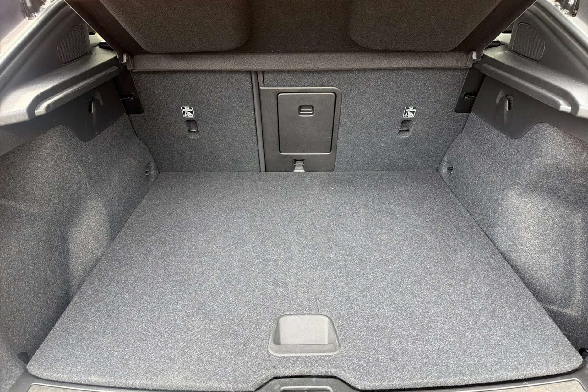 2023 VOLVO C40 2023 VOLVO C40