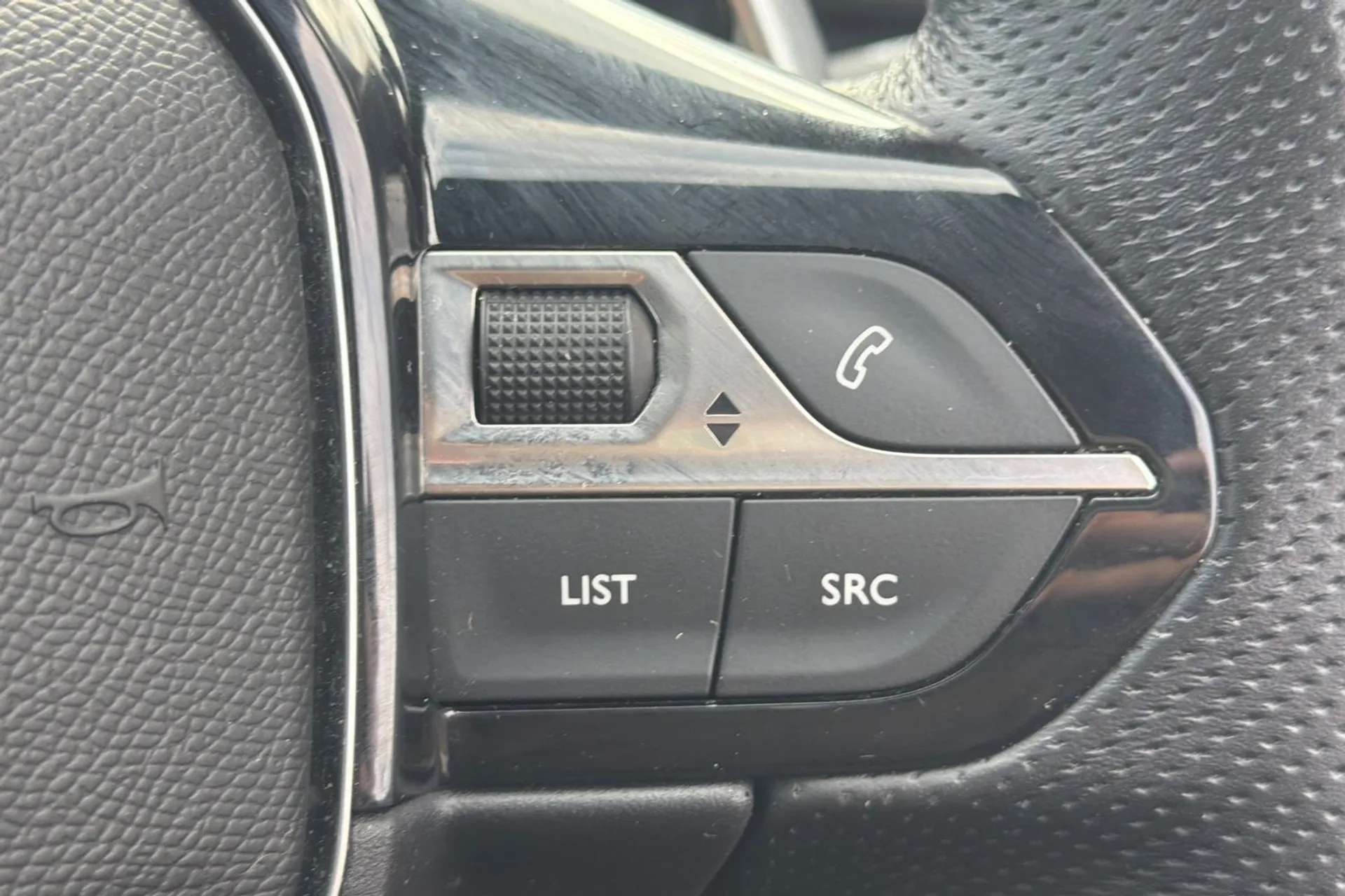2022 PEUGEOT 5008 2022 PEUGEOT 5008