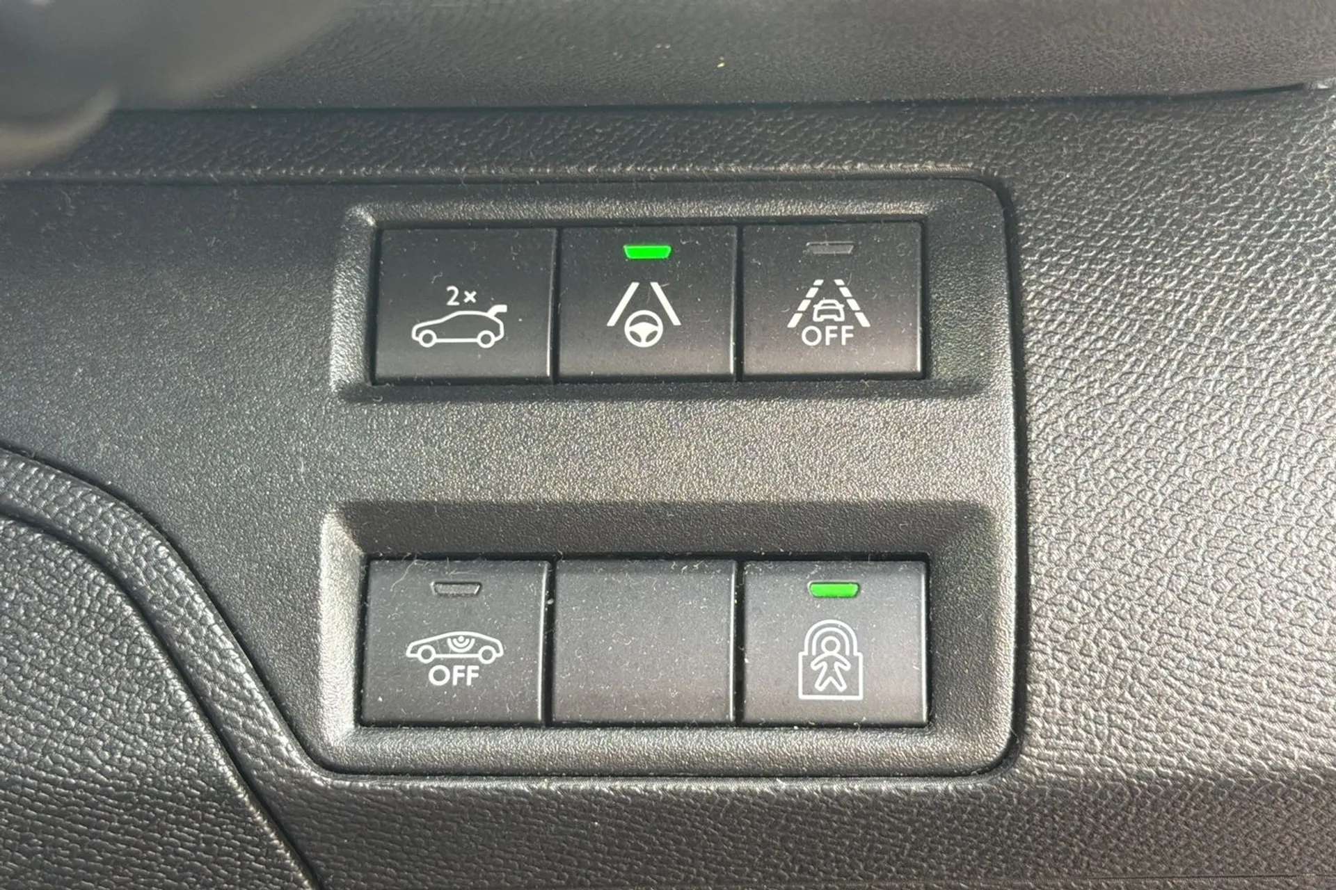 2022 PEUGEOT 5008 2022 PEUGEOT 5008