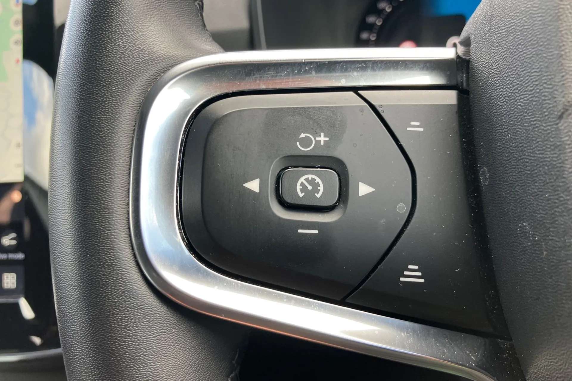 2022 VOLVO XC40 2022 VOLVO XC40