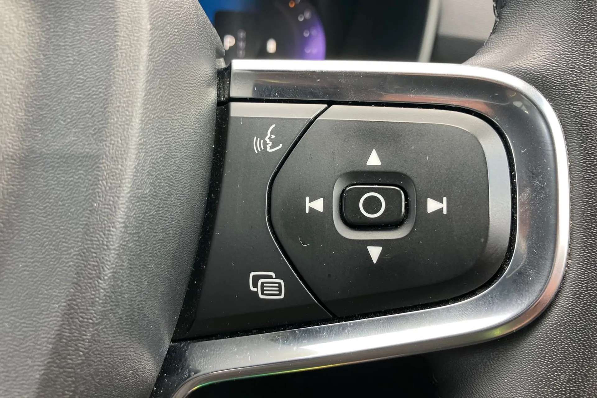 2022 VOLVO XC40 2022 VOLVO XC40