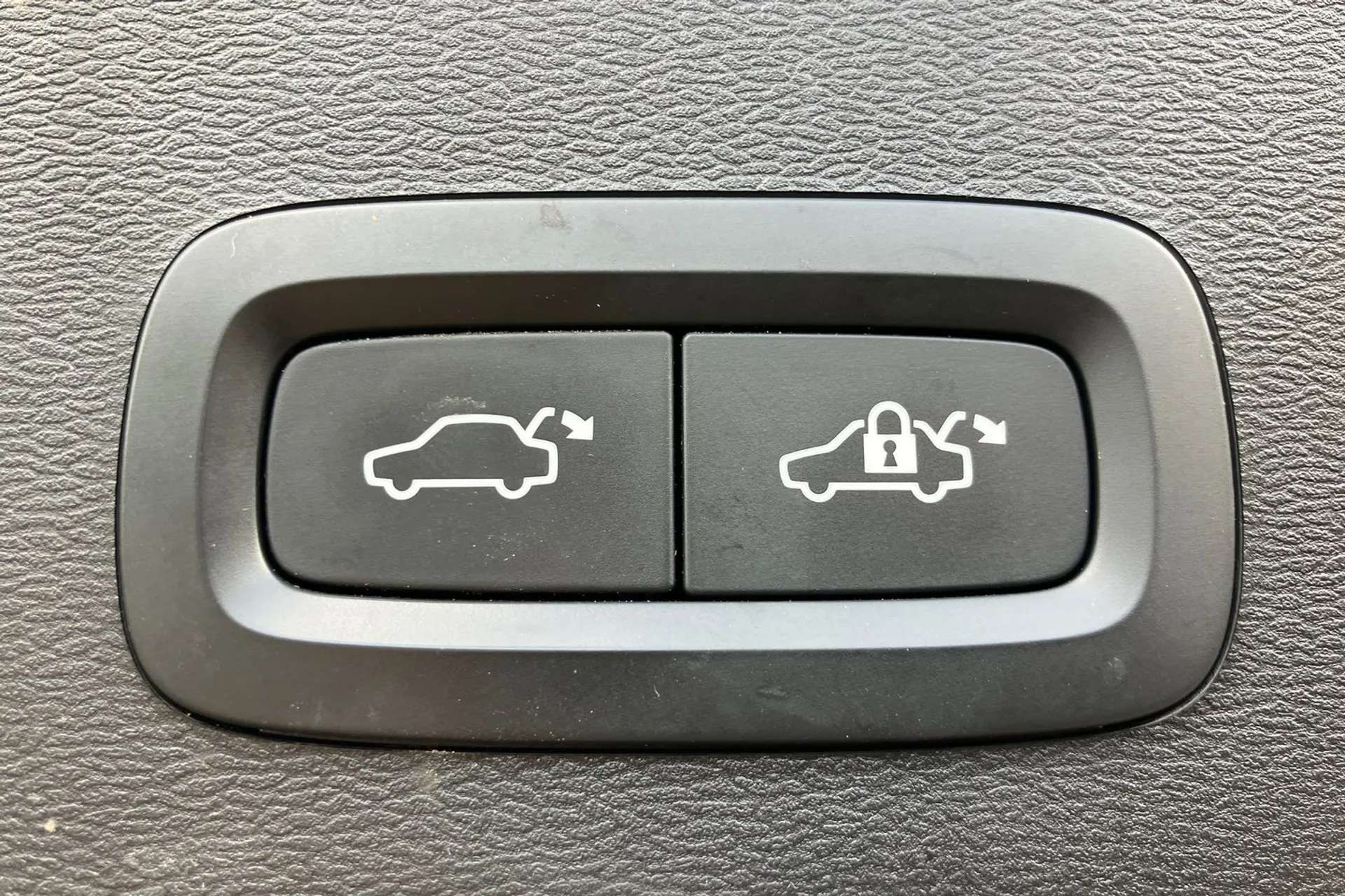 2022 VOLVO XC40 2022 VOLVO XC40