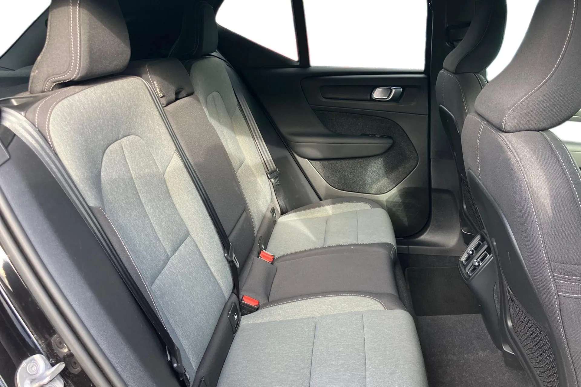 2022 VOLVO XC40 2022 VOLVO XC40